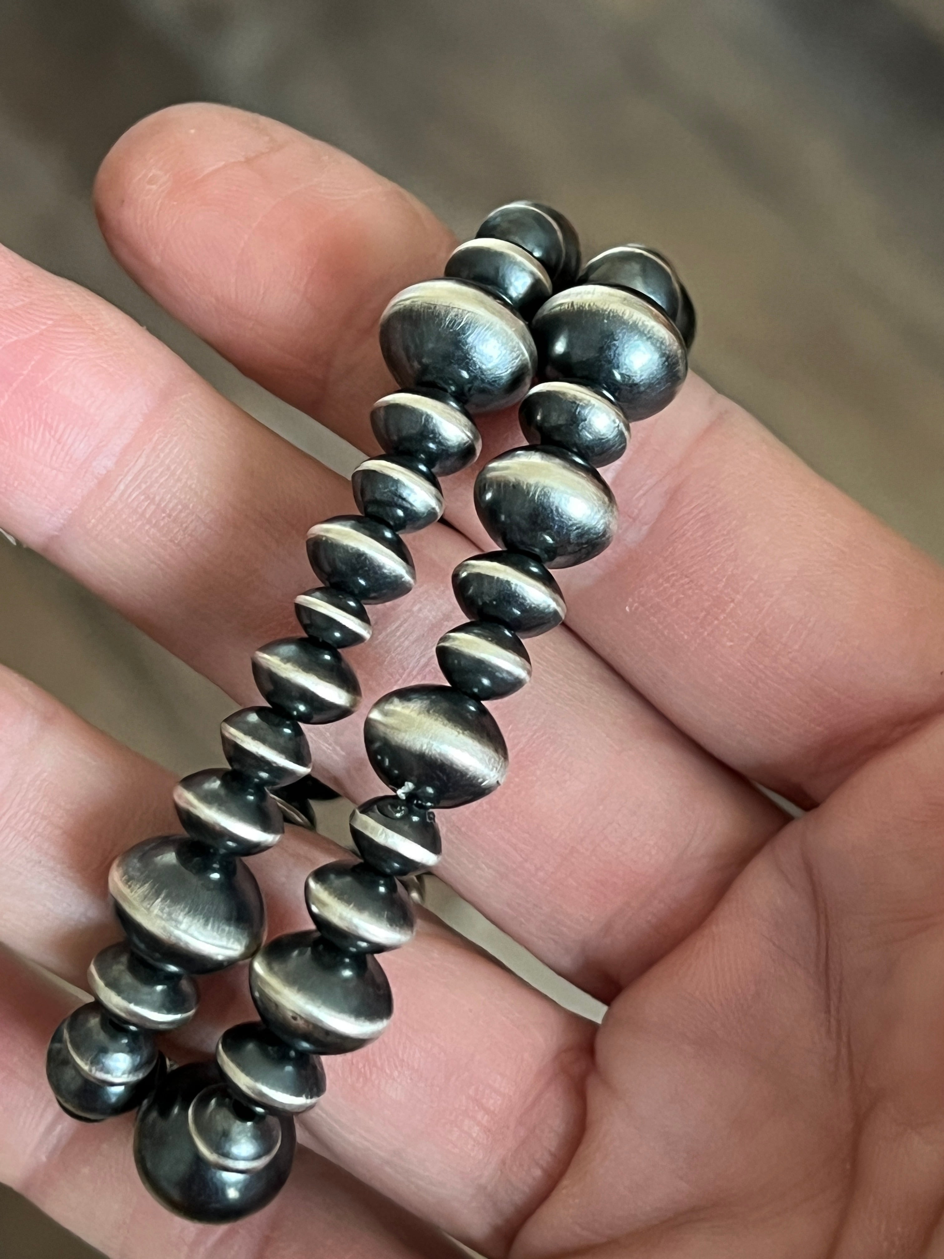 Vinita Cowboy Handcrafted Sterling Silver Saucer Pearl 5.7mm to 11.7mm Stretch Beaded Bracelet