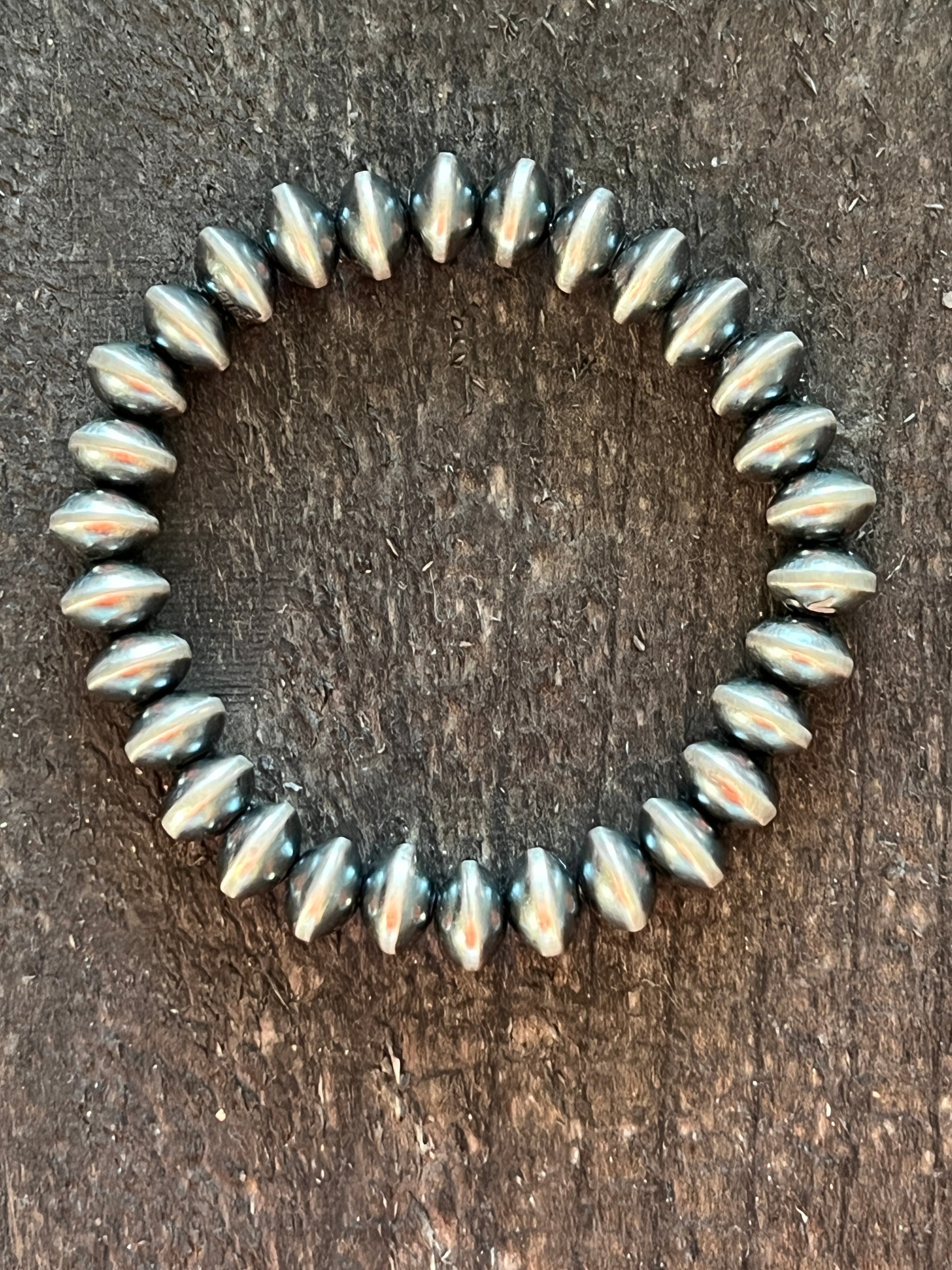 Handcrafted Vinita Cowboy Handcrafted Sterling Silver Stretch 8mm Saucer Pearl Bracelet