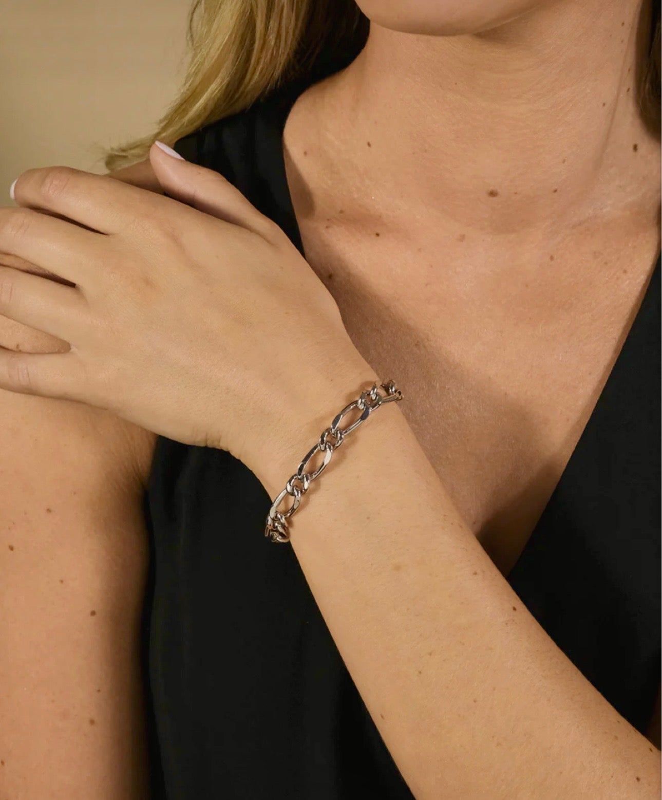 Amoura Bold Chain Bracelet