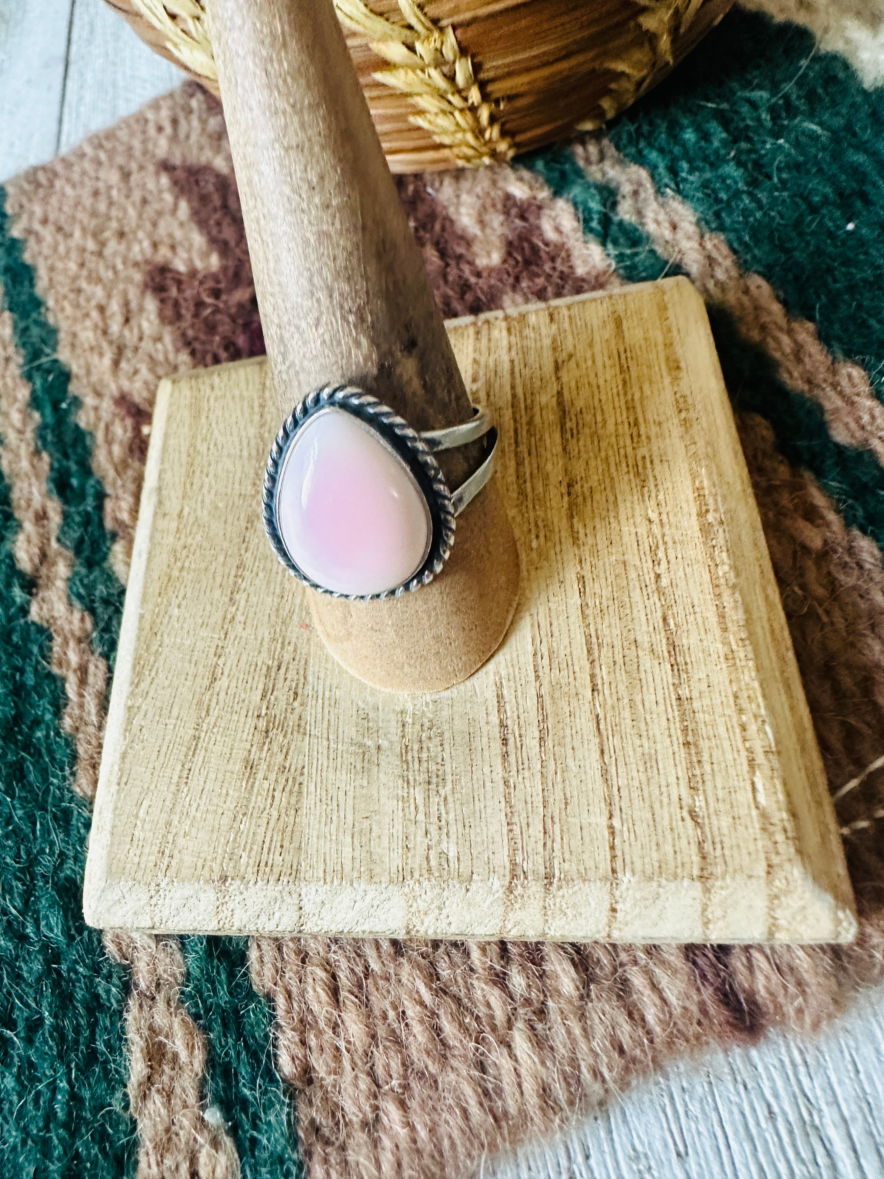 Navajo Sterling Silver & Queen Pink Conch Shell Teardrop Ring Size 9