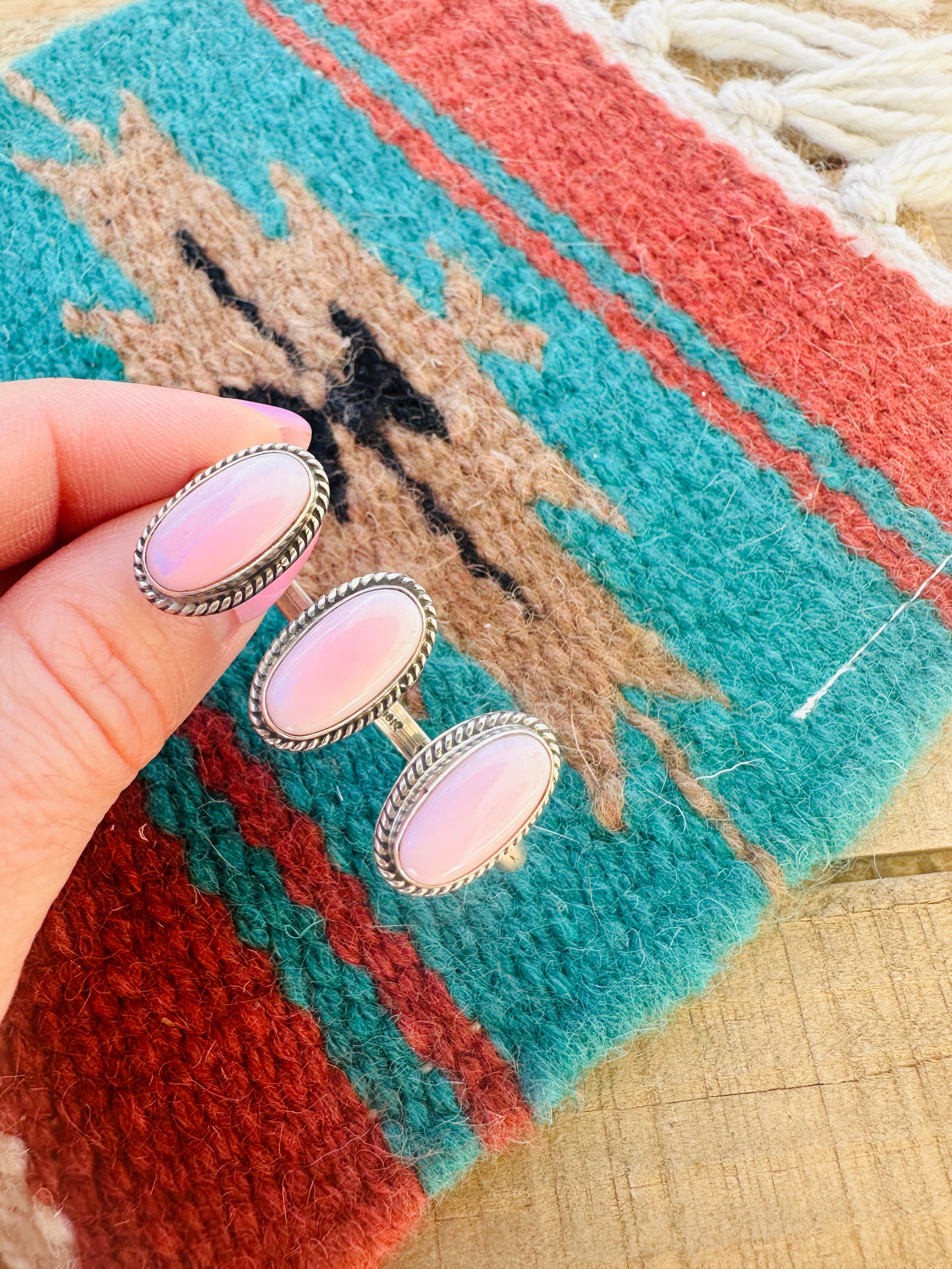 Navajo Queen Pink Conch & Sterling Silver Adjustable Knuckle Ring