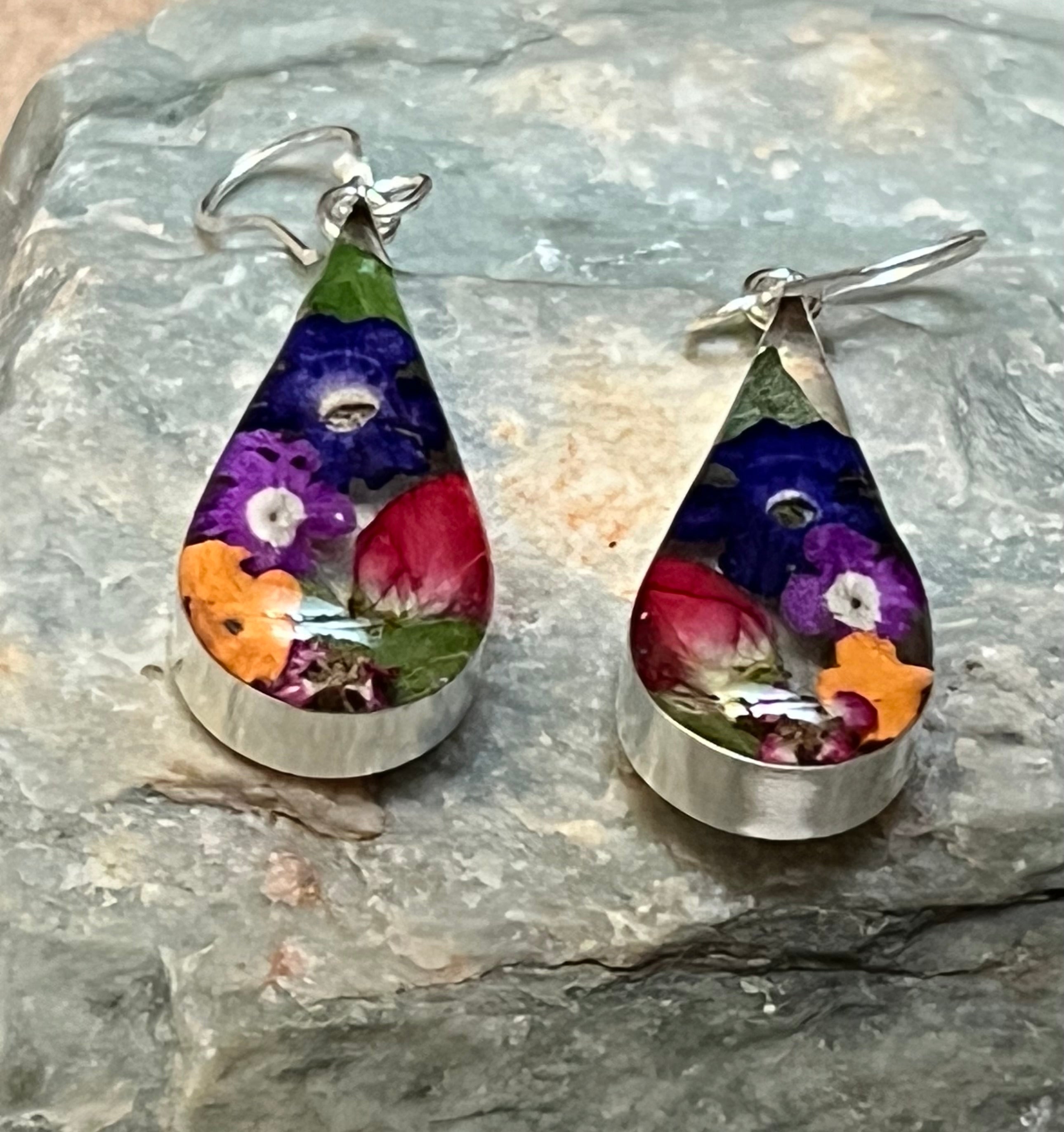 PRIMAVERA EARRING, MEDIUM TEARDROP ON HOOK