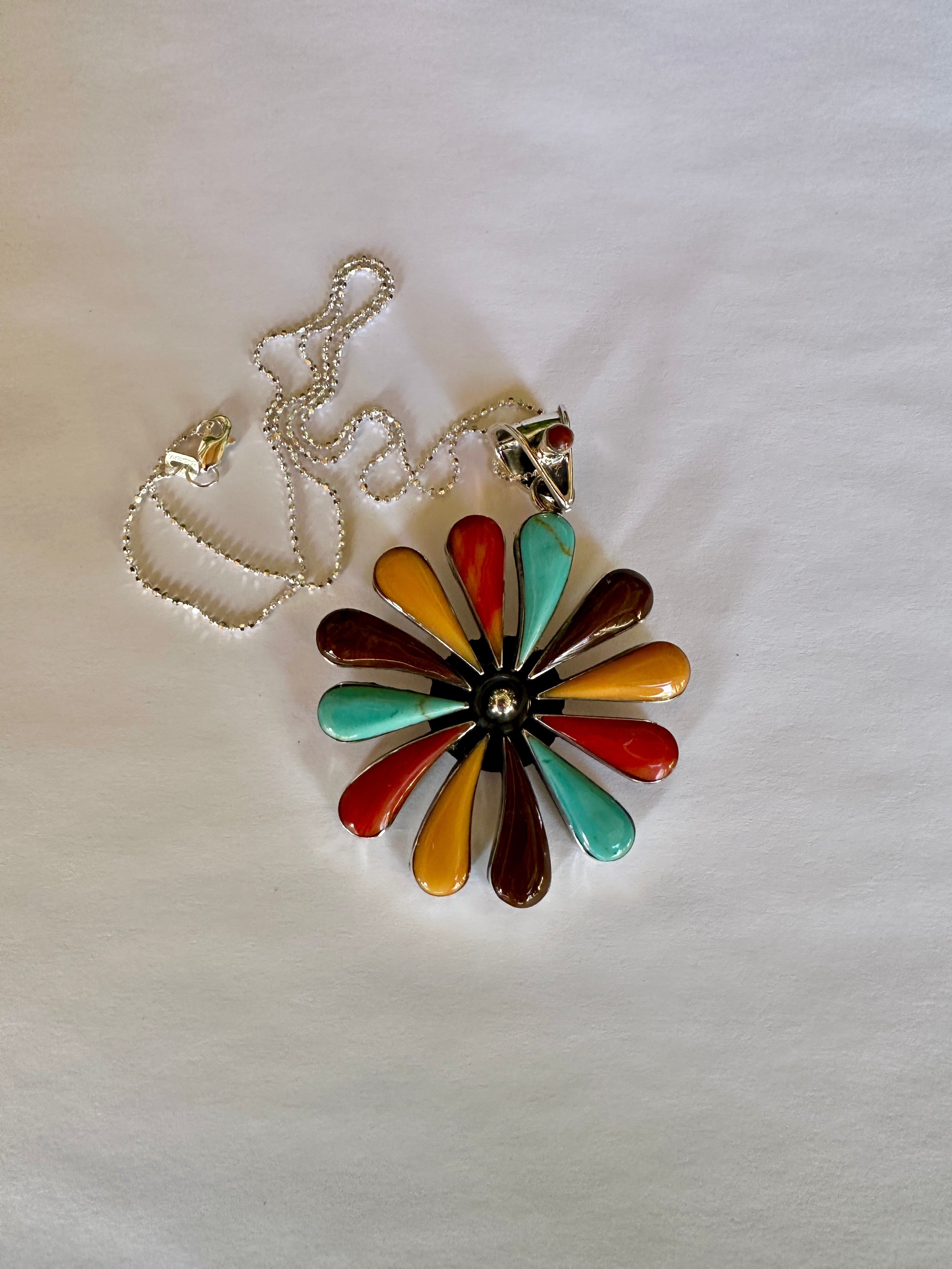 Tejano Daisy Pendant Necklace