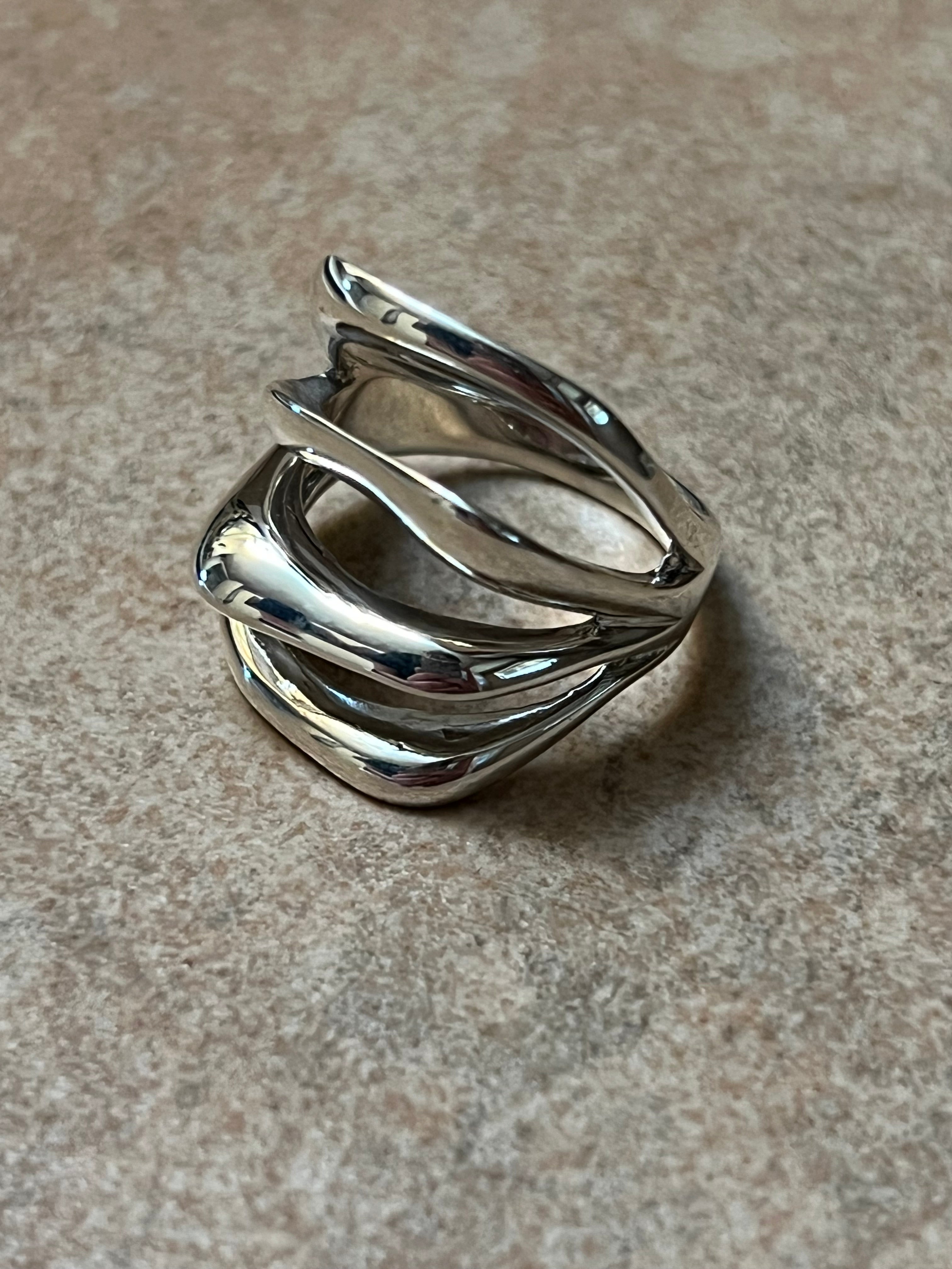 THE FOUR LINES RING