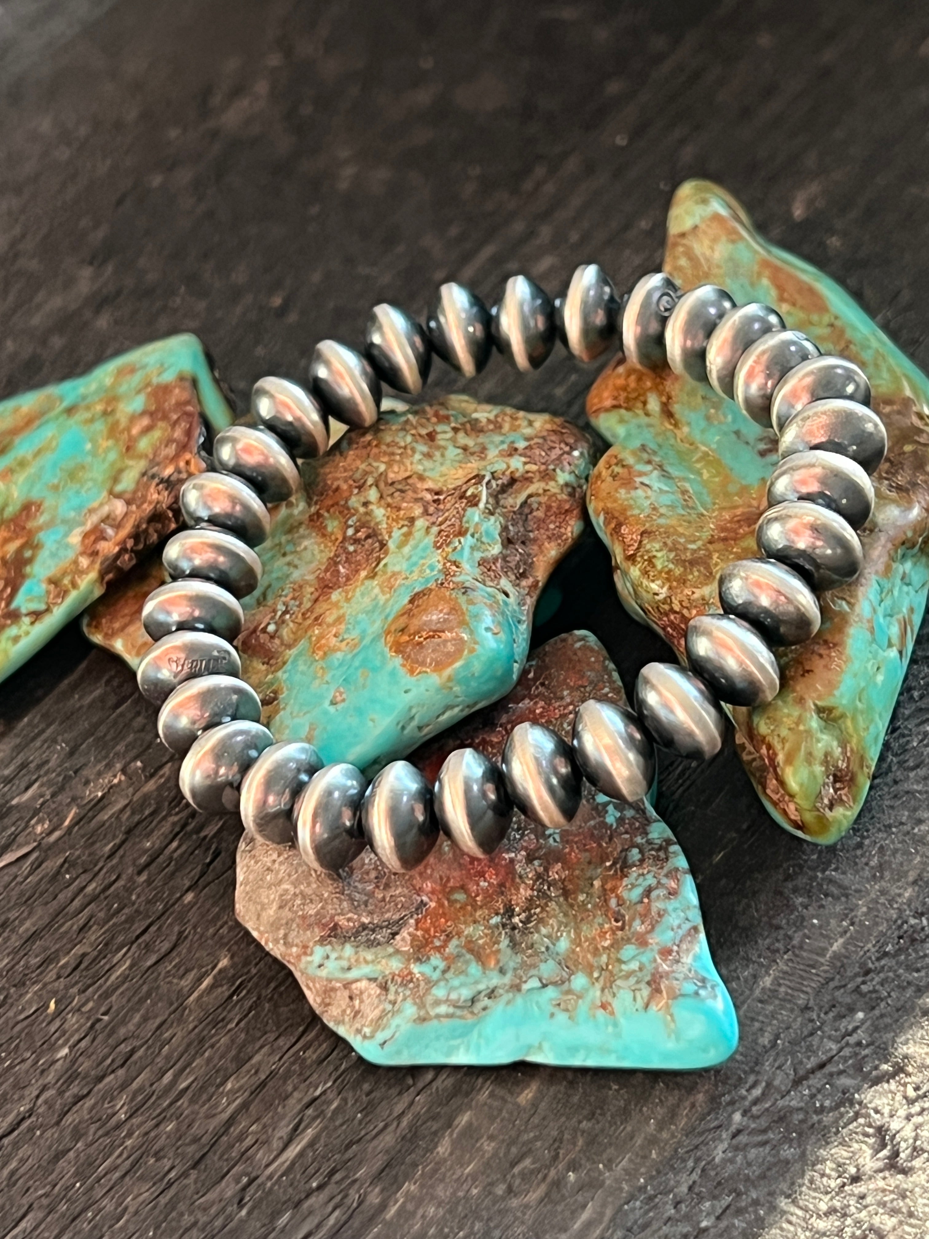 Handcrafted Vinita Cowboy Handcrafted Sterling Silver Stretch 8mm Saucer Pearl Bracelet