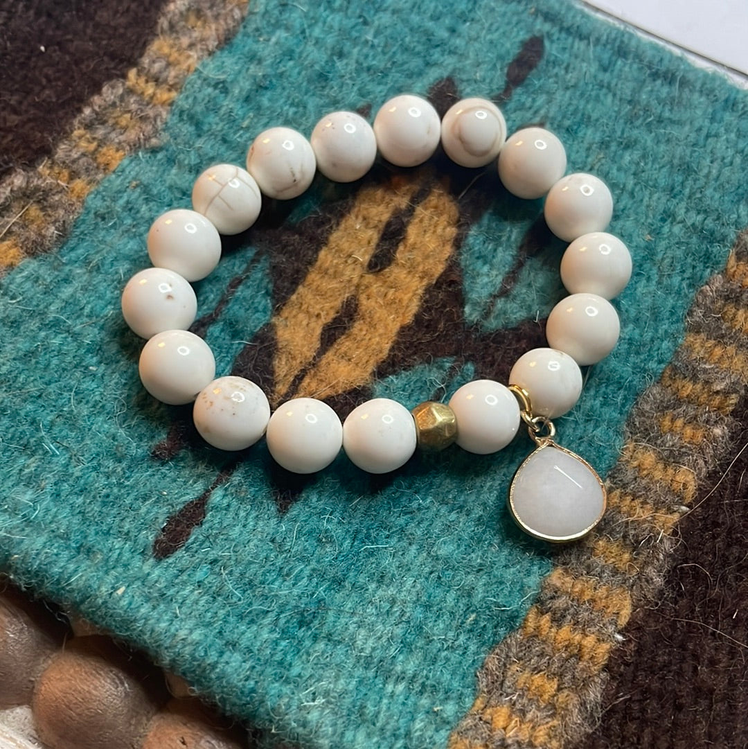 Handmade Recycled White Glass Beaded Stretch Bracelet WHITE HOWLITE