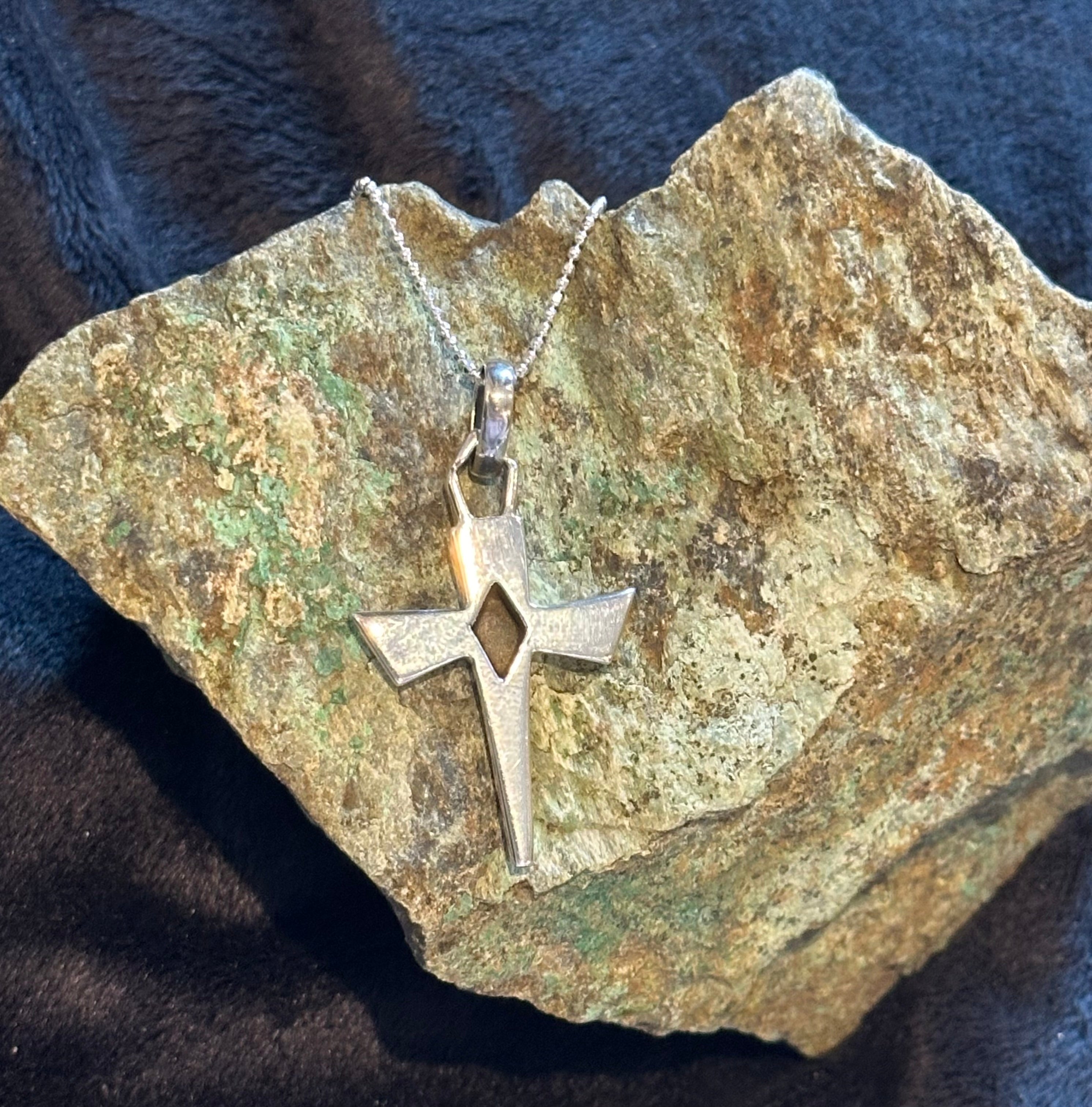 SCANDINAVIAN CROSS W/ DIAMOND CENTER