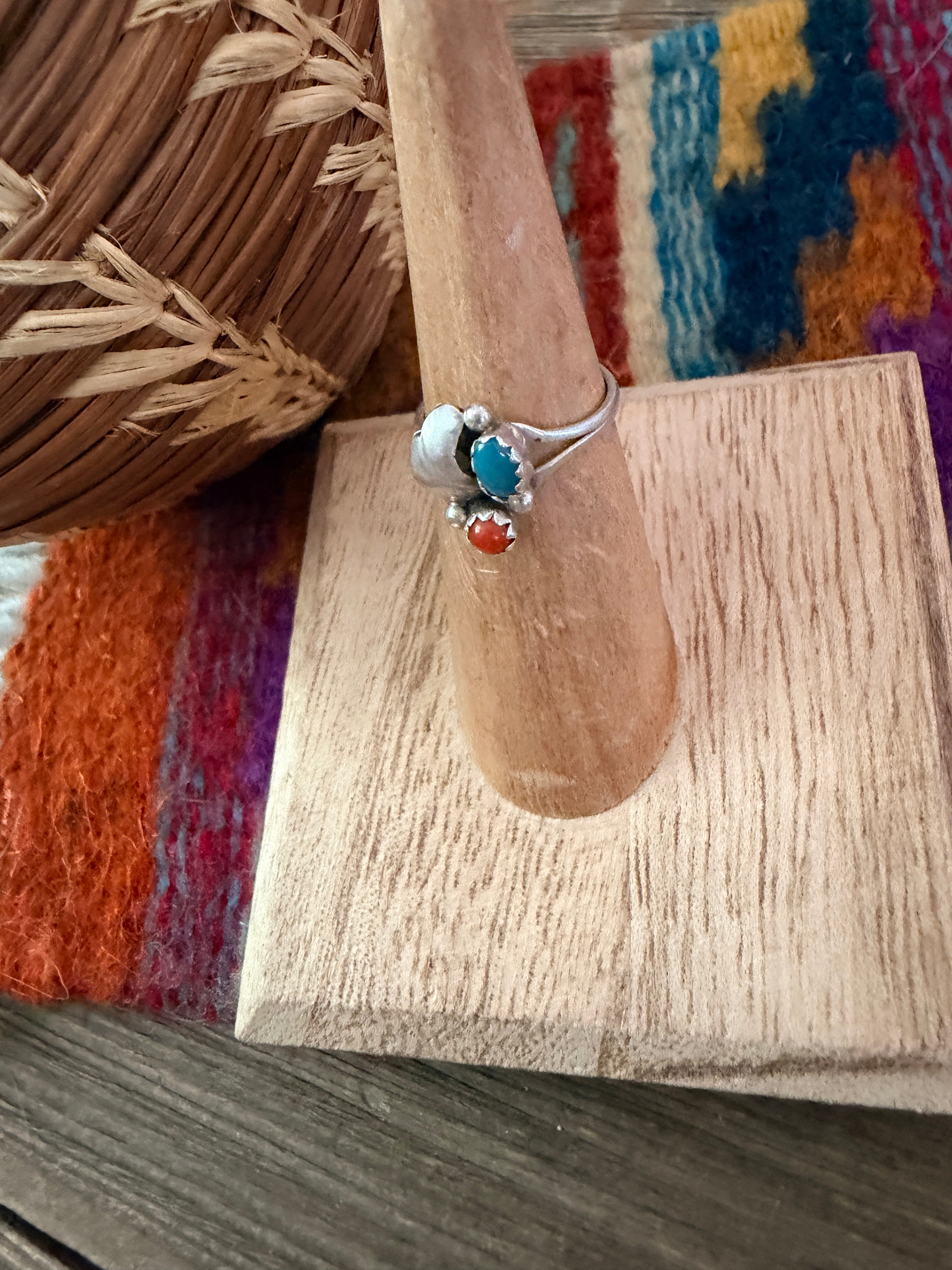 Old Pawn Handcrafted Turquoise, Coral & Sterling Silver Ring Size 4