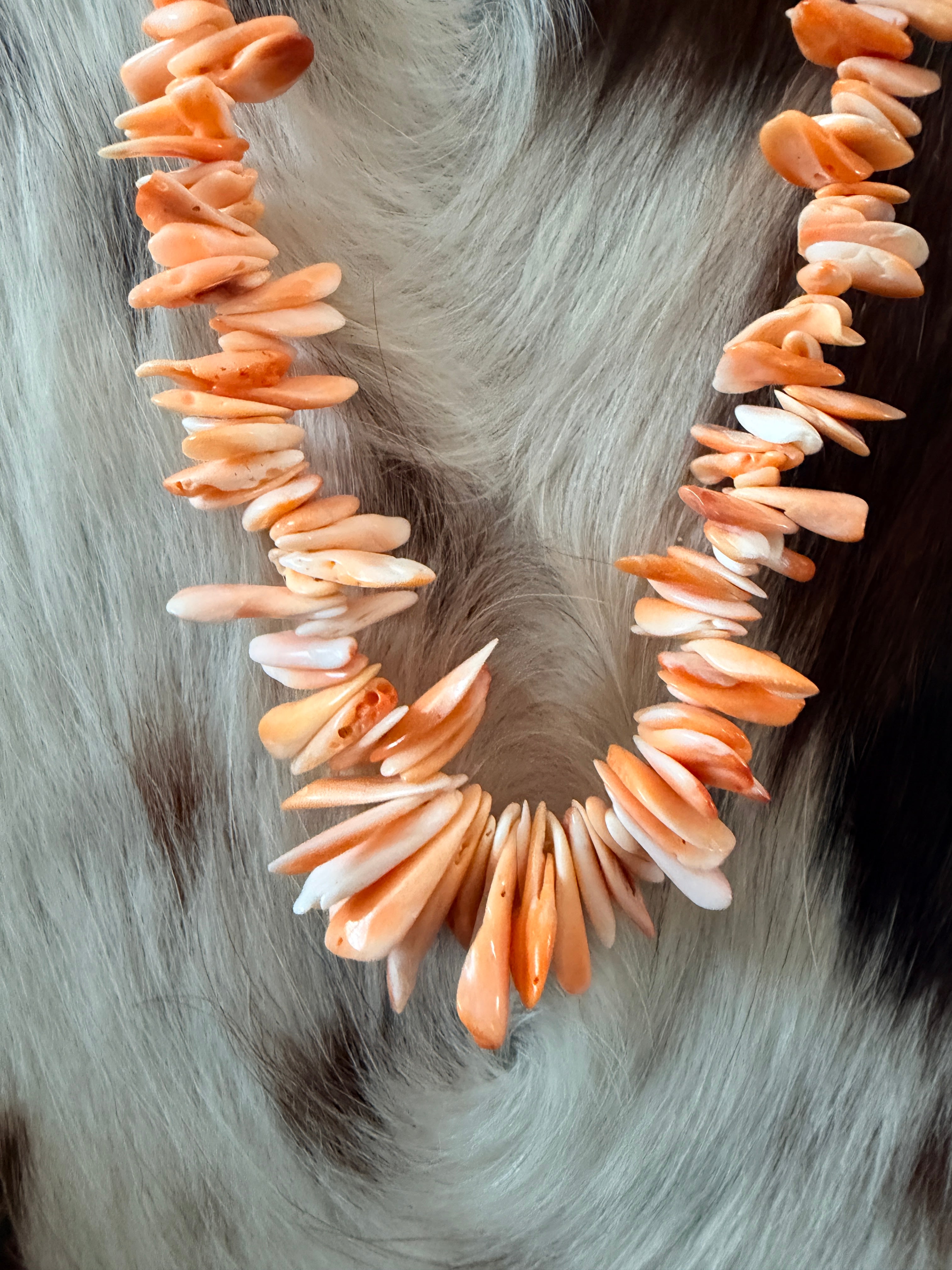 Old Pawn Handcrafted Spiny Oyster Beaded 22” Necklace
