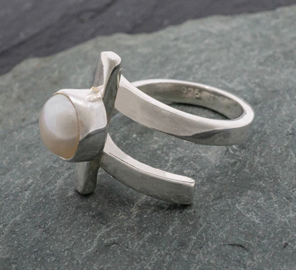 WRAP RING W/ PEARL CENTER