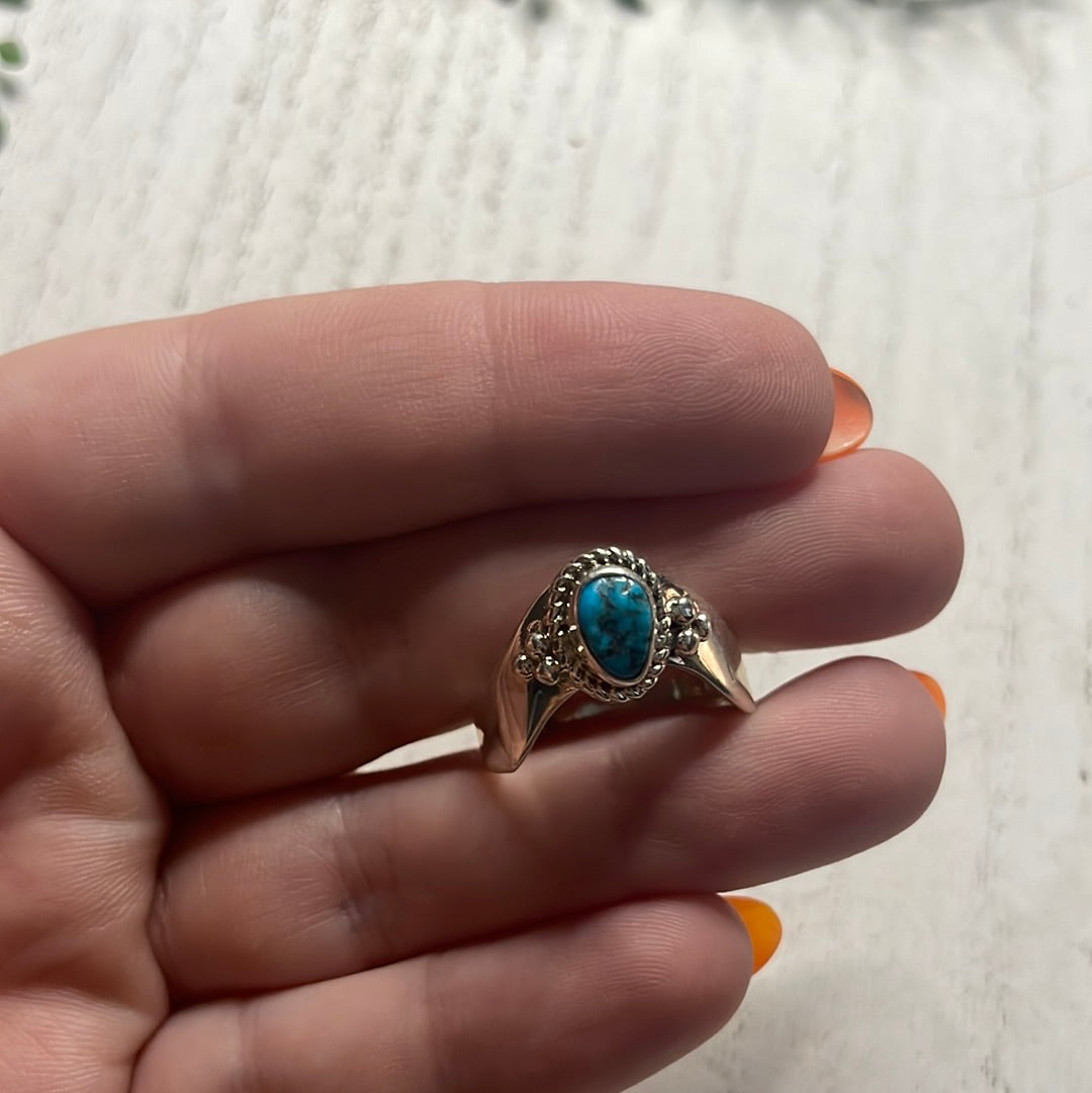 Navajo Sterling Silver Single Stone Turquoise V Cut Ring