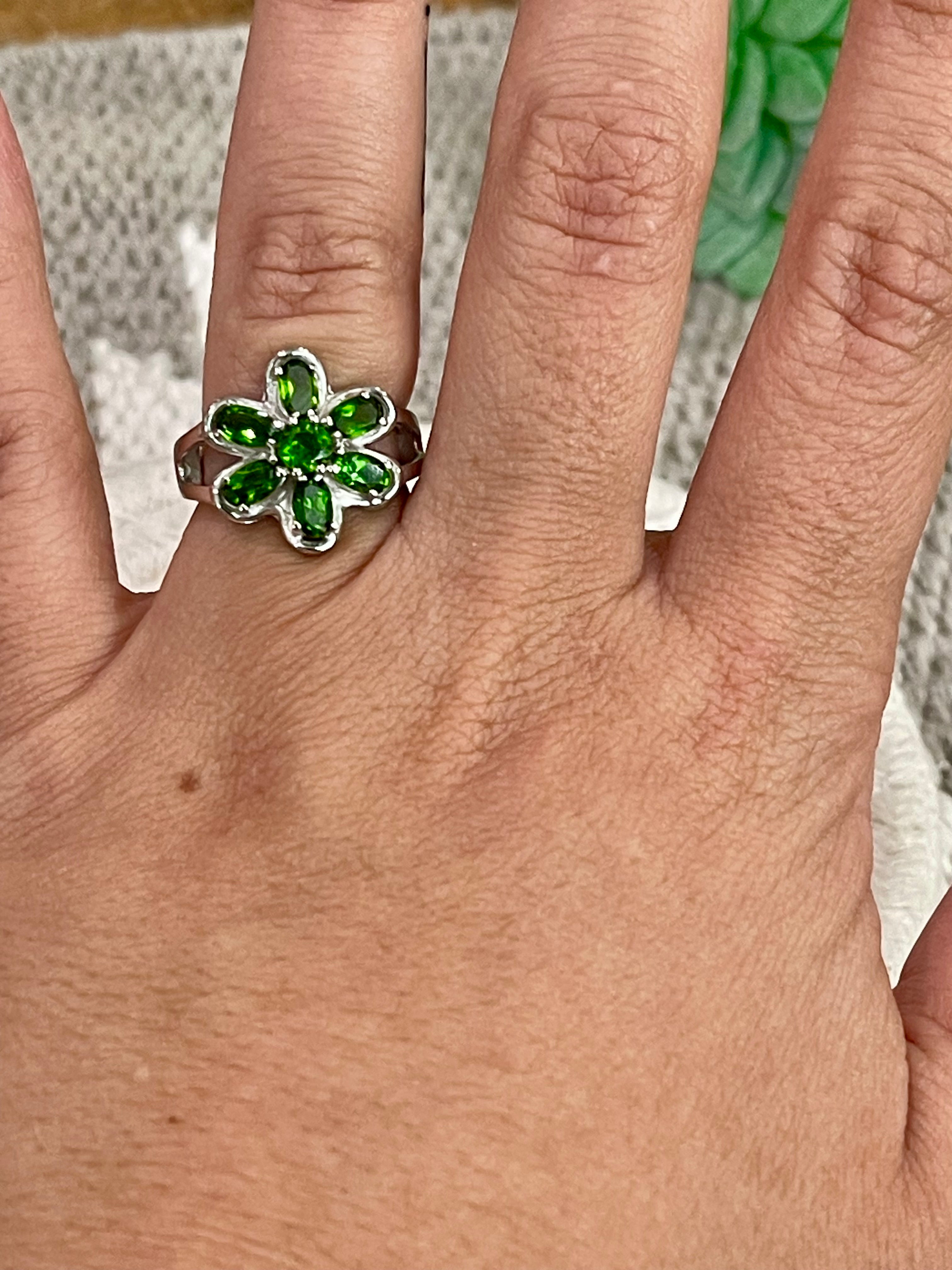 The Bijoux Vault Vintage Flower Ring Sz 5.5