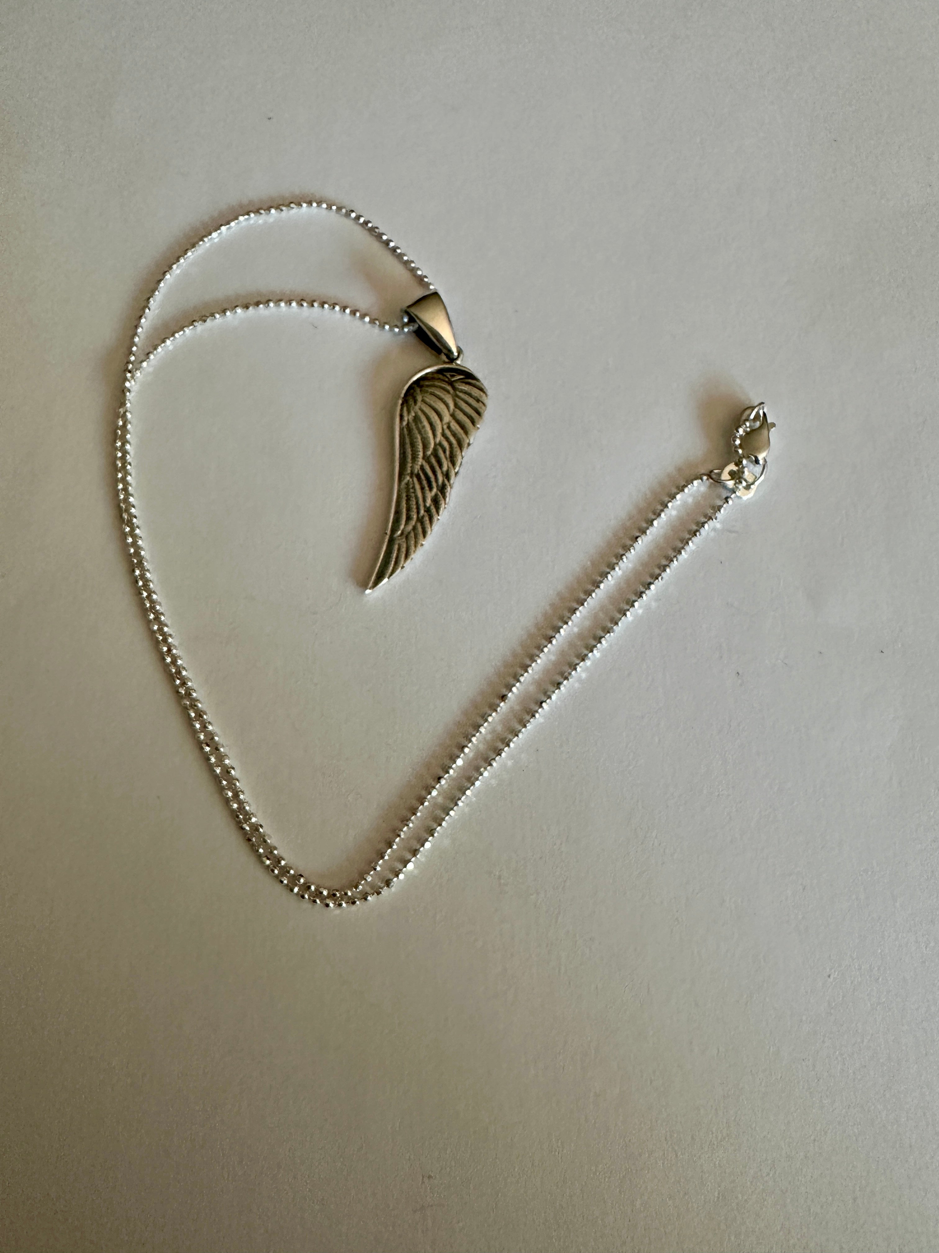 Single Angel Wing Pendant Necklace