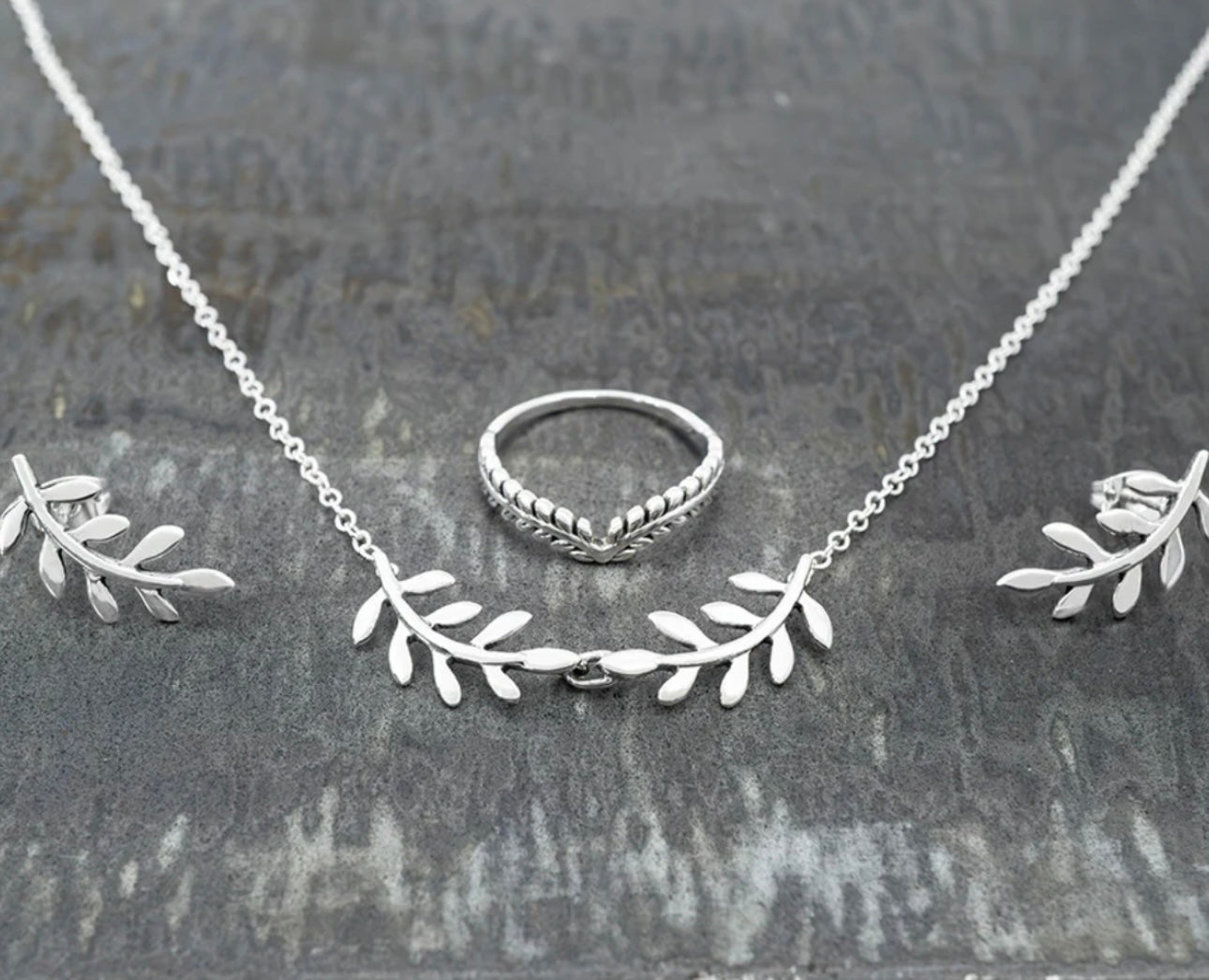 Double Laurel Necklace