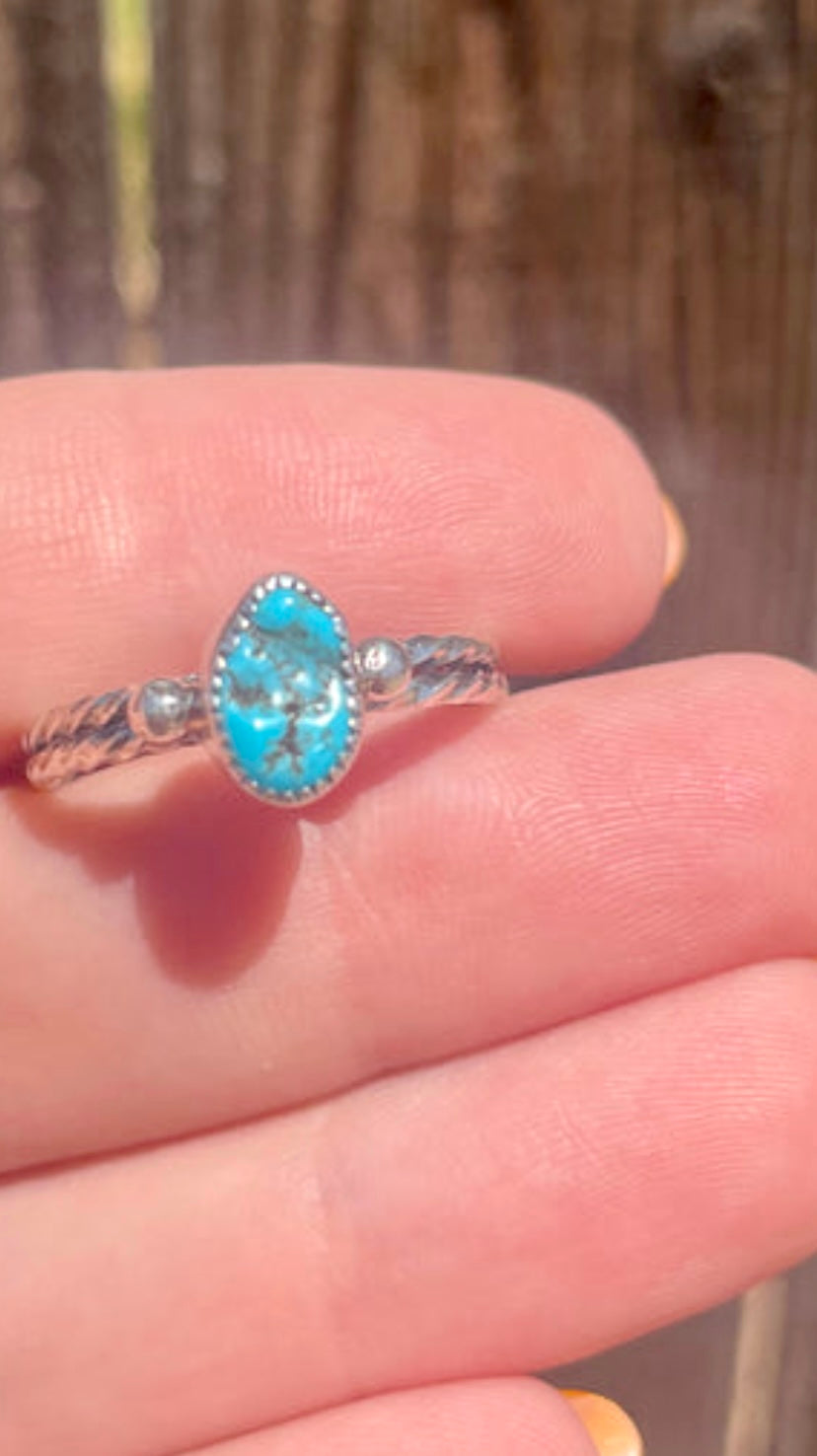 Navajo Small Stone Natural Kingman Turquoise Sterling Silver Braided Band Ring