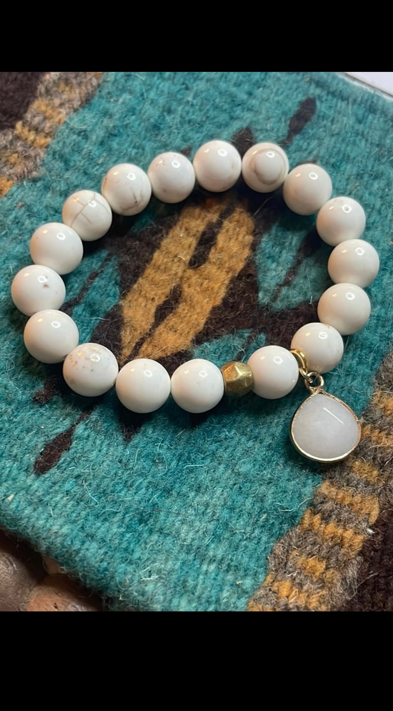 Handmade Recycled White Glass Beaded Stretch Bracelet WHITE HOWLITE