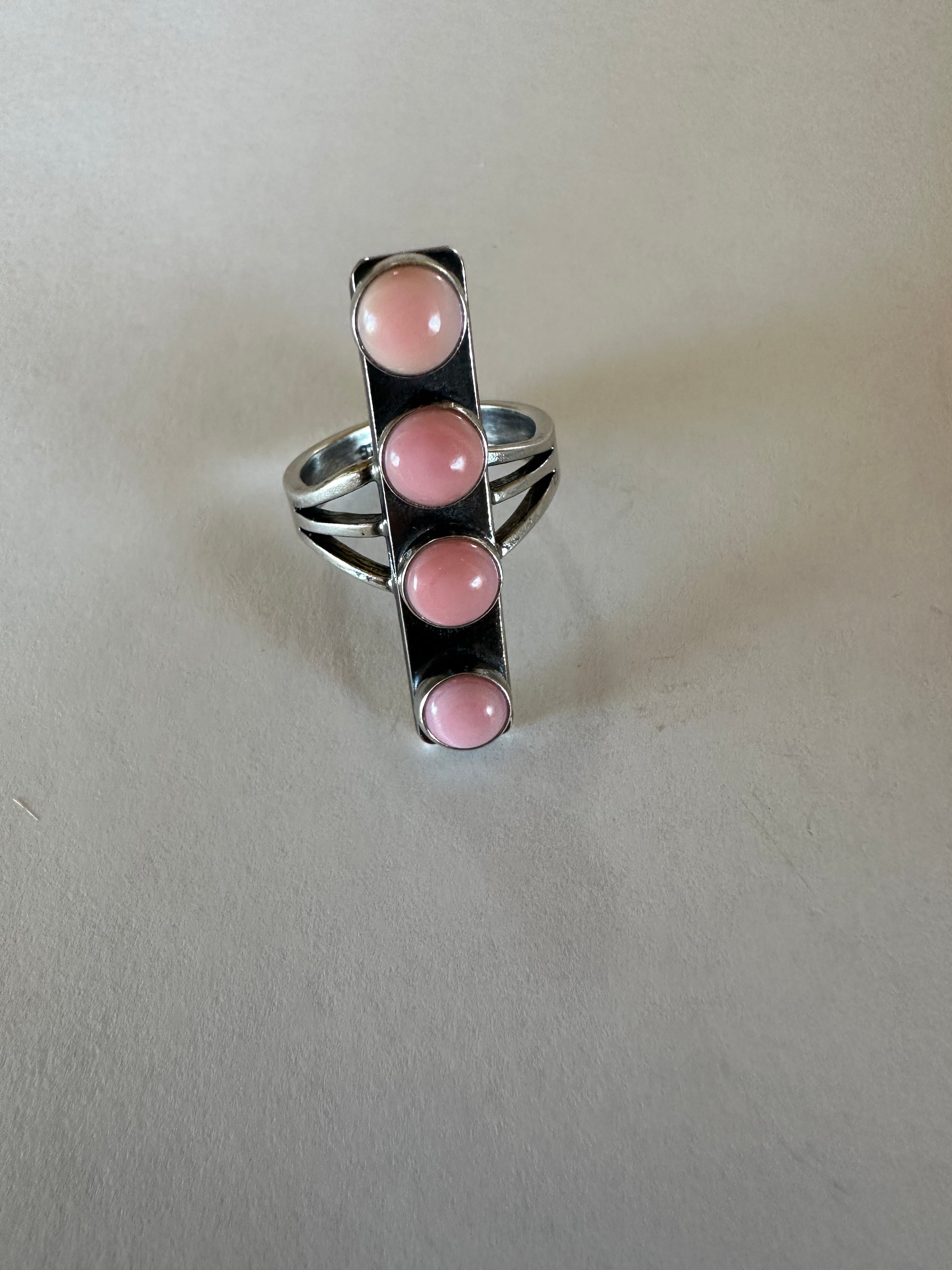 Beautiful Navajo Sterling Silver & Pink Conch 4 Stone Bar Ring