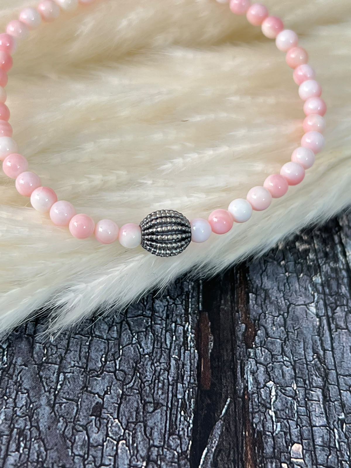 Handmade Sterling Silver Queen Pink Conch Collection: Stretchy Beaded Bracelet (4)