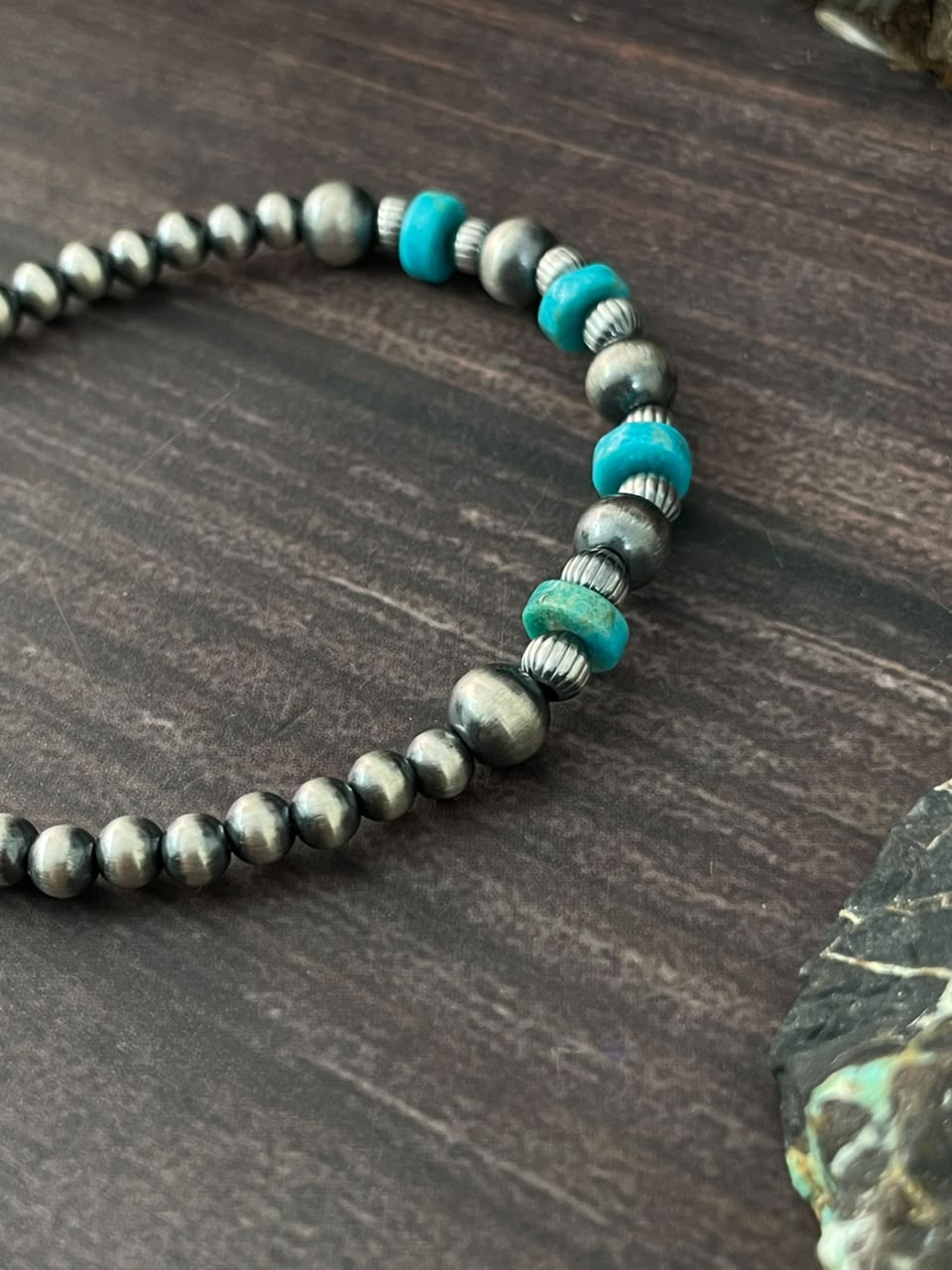 Handmade Sterling Silver Kingman Turquoise Stretchy Beaded Bracelet