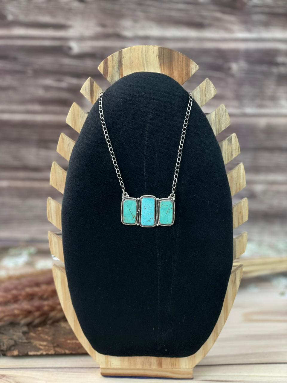 Handmade Sterling Silver Green Kingman Turquoise Collection: Necklace Signed Nizhoni