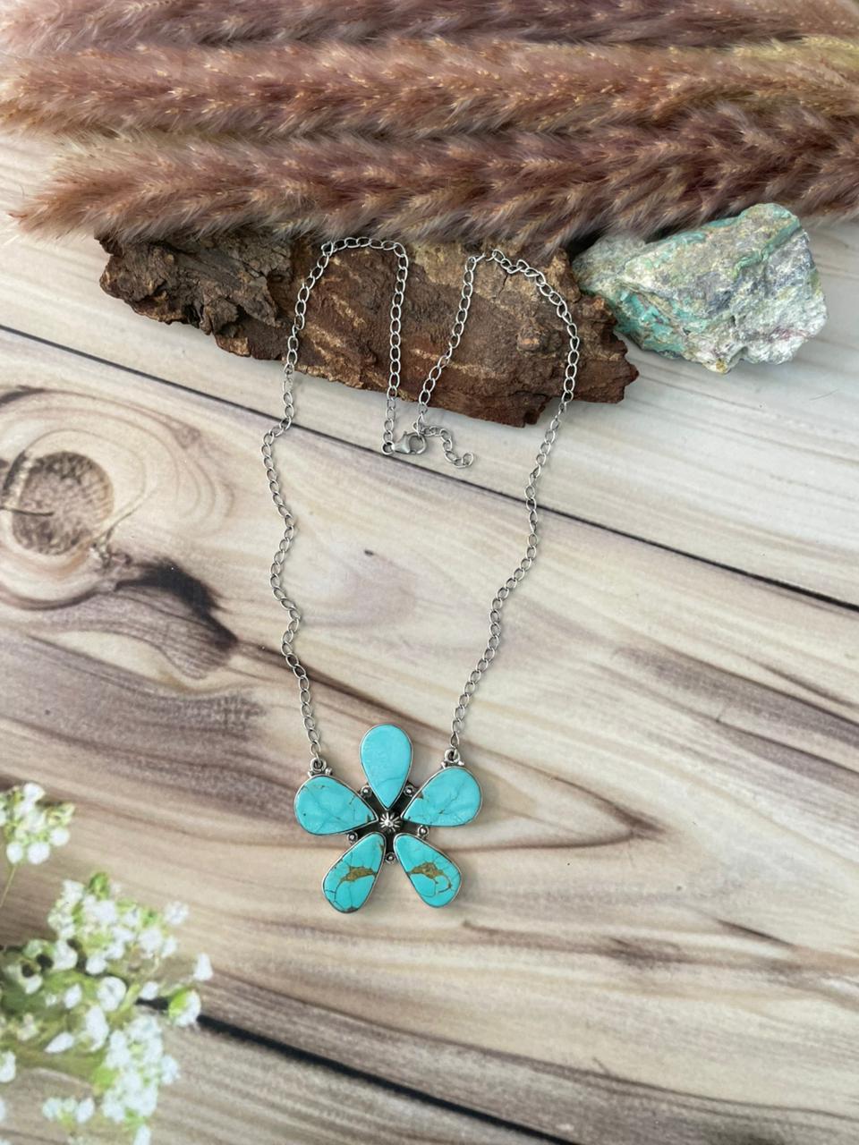 Handmade Sterling Silver Green Kingman Turquoise Collection: Necklace Signed Nizhoni