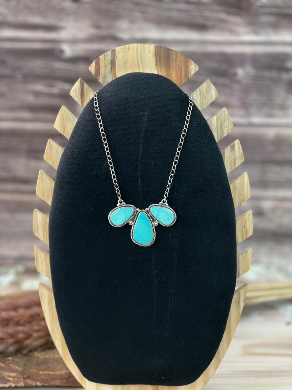 Handmade Sterling Silver Green Kingman Turquoise Collection: Necklace Signed Nizhoni