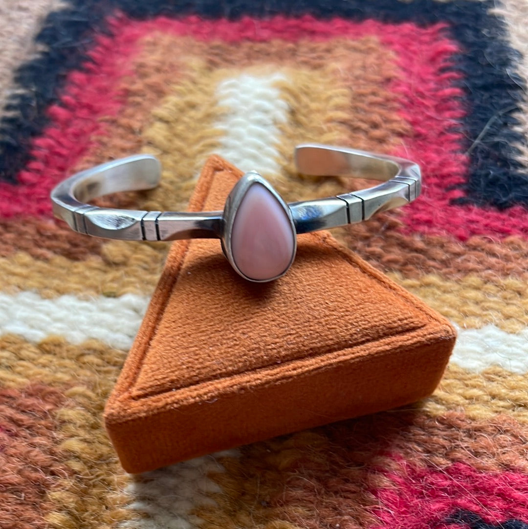 VTG NAVAJO STERLING SILVER PINK CORAL BRACELET #117 store