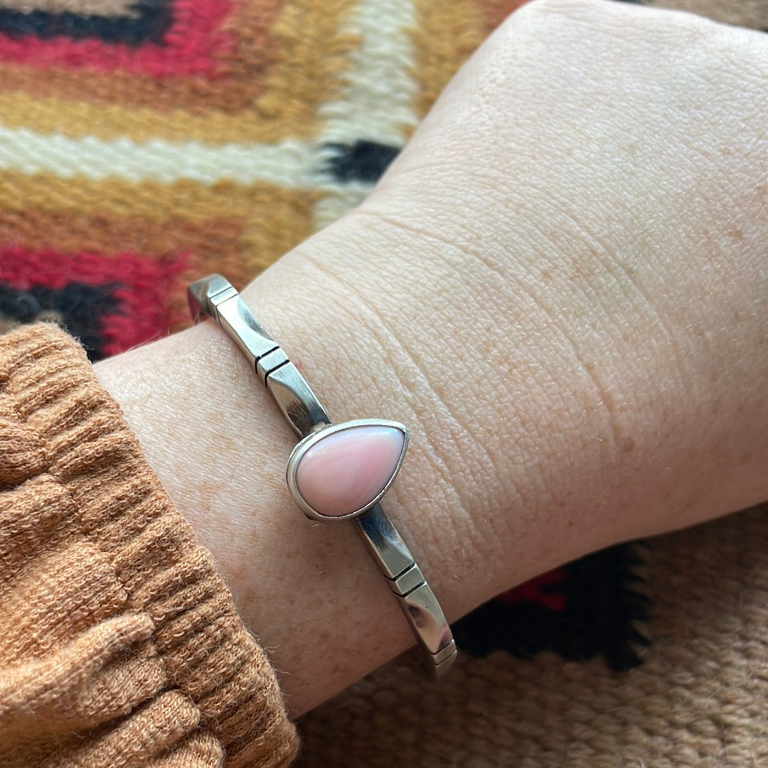 VTG NAVAJO STERLING SILVER PINK CORAL BRACELET #117 store