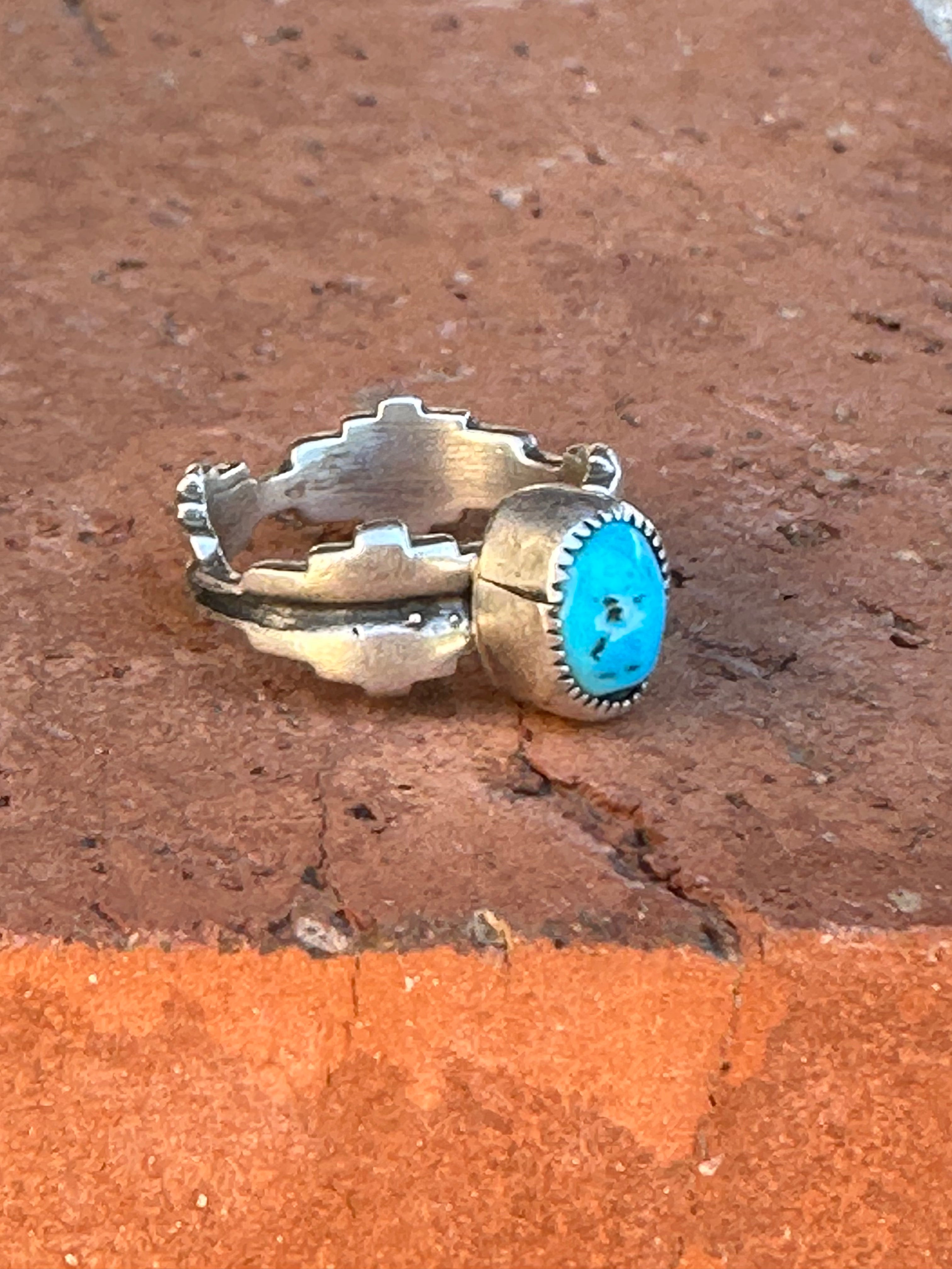 Beautiful Navajo Jagged Sterling Silver Kingman Turquoise Mesa Ring