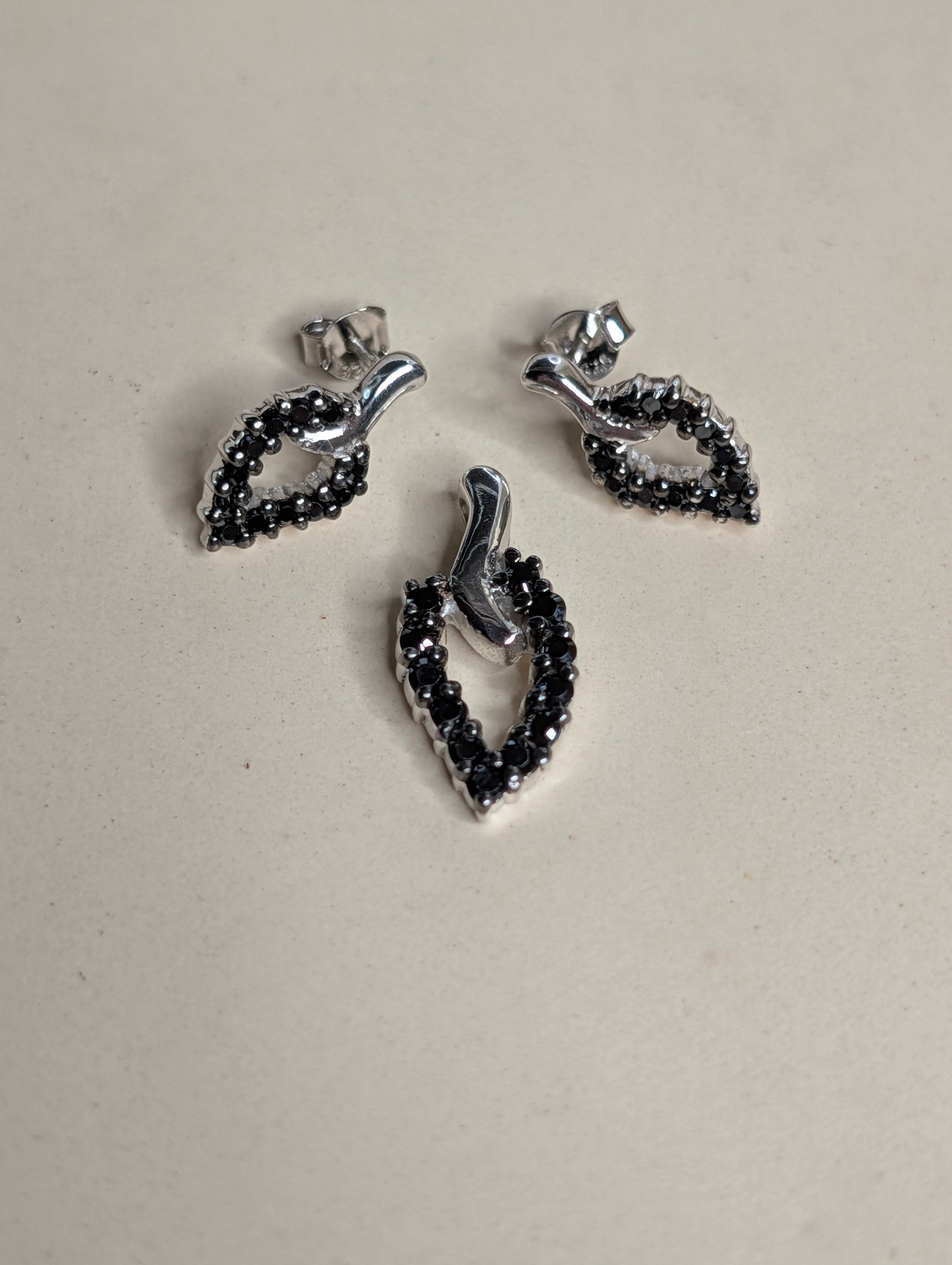 Sterling Silver Black CZ Leaf Shaped Earrings & Pendant Jewelry Set