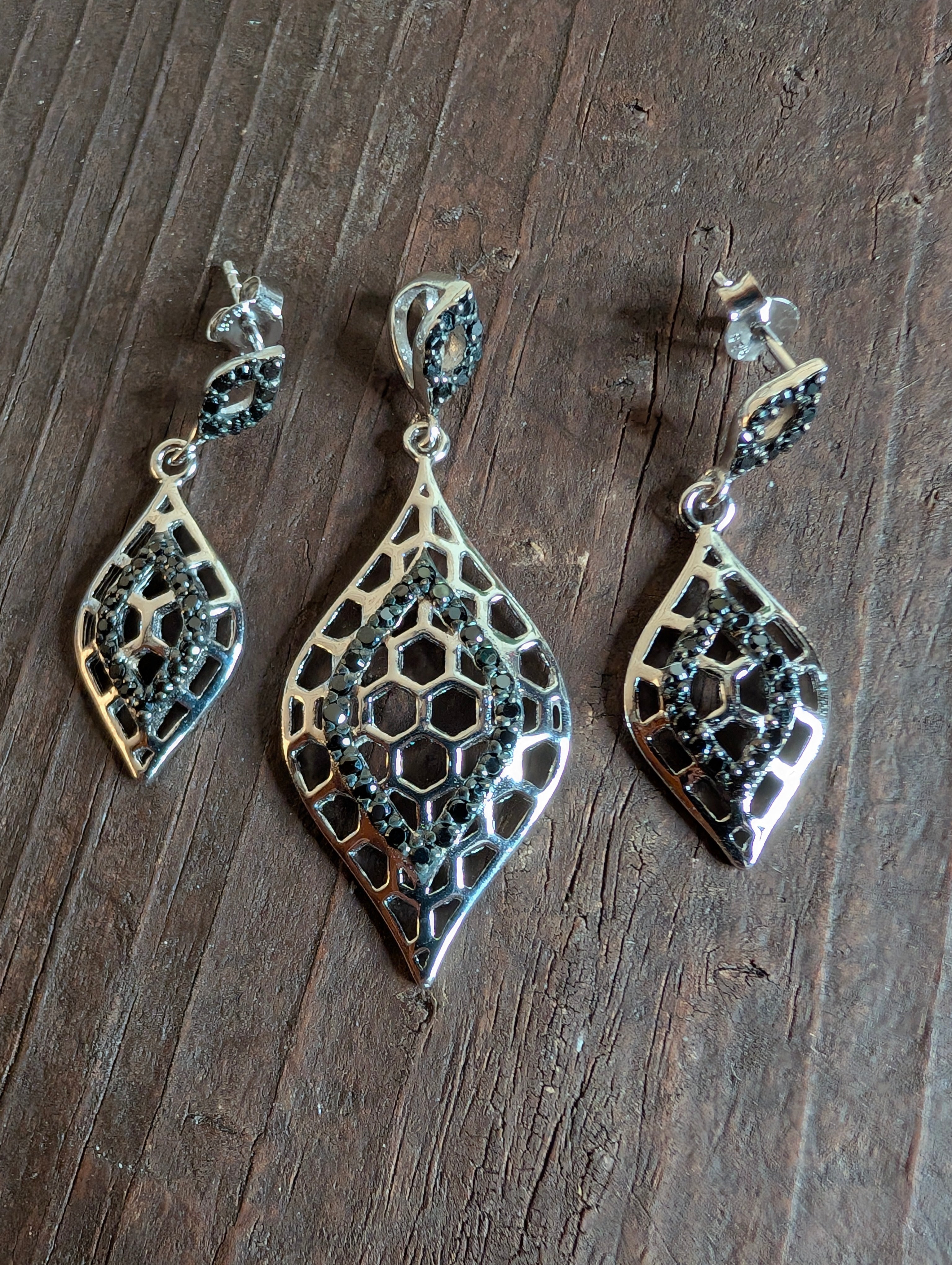 Sterling Silver Black CZ Leaf Shaped Honeycomb Dangle Earrings & Pendant Jewelry Set