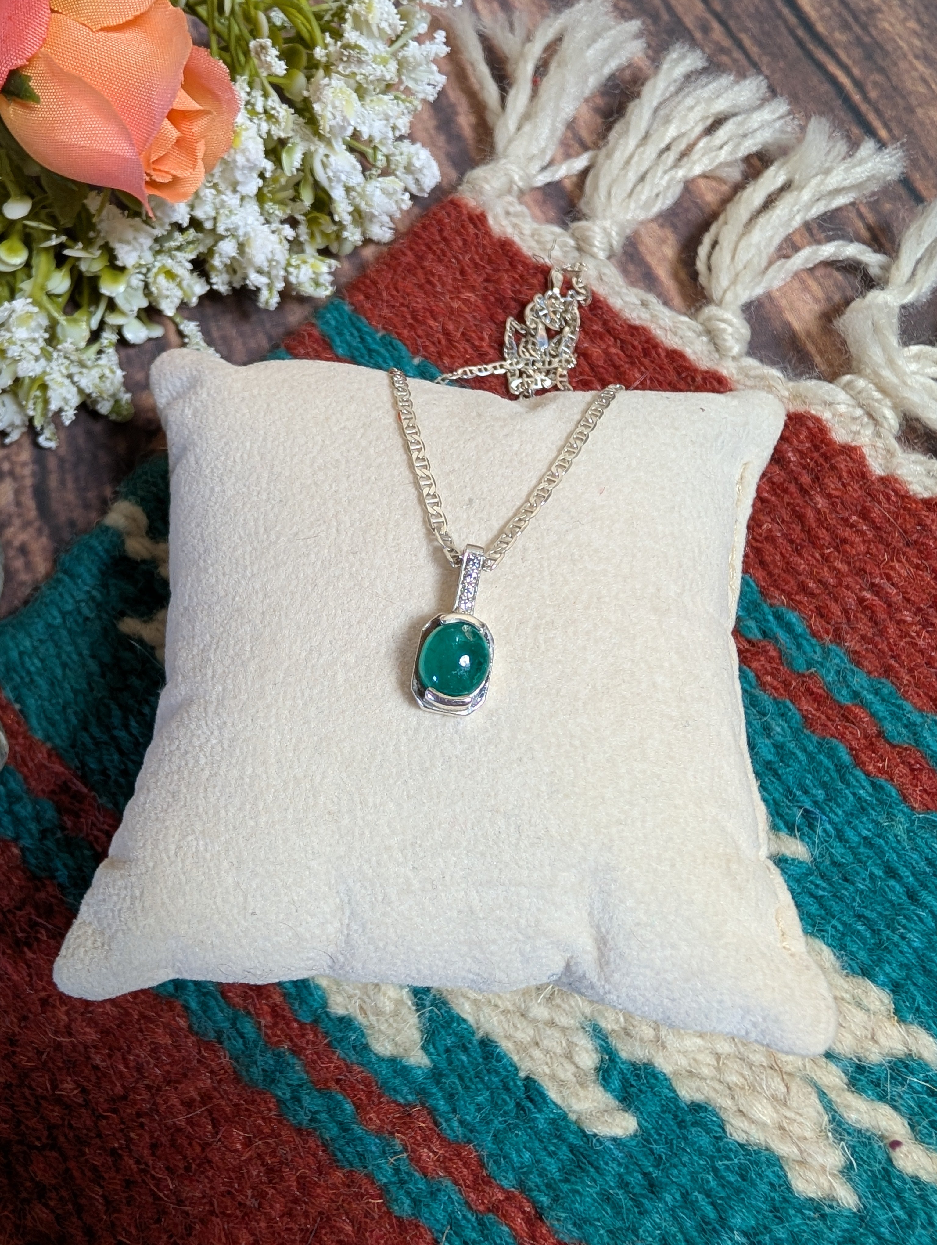 Emerald Necklace in Sterling silver set 6A