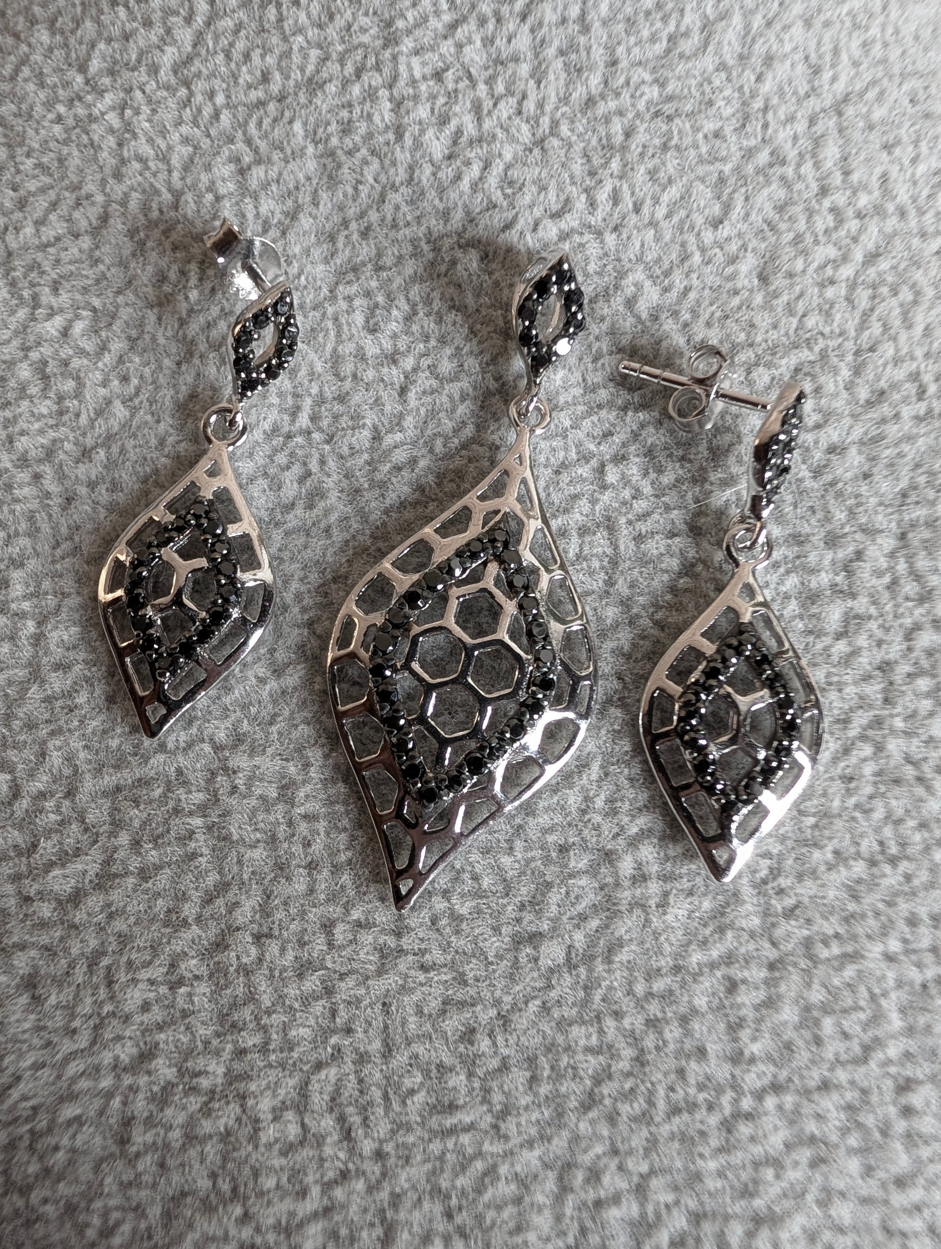 Sterling Silver Black CZ Leaf Shaped Honeycomb Dangle Earrings & Pendant Jewelry Set