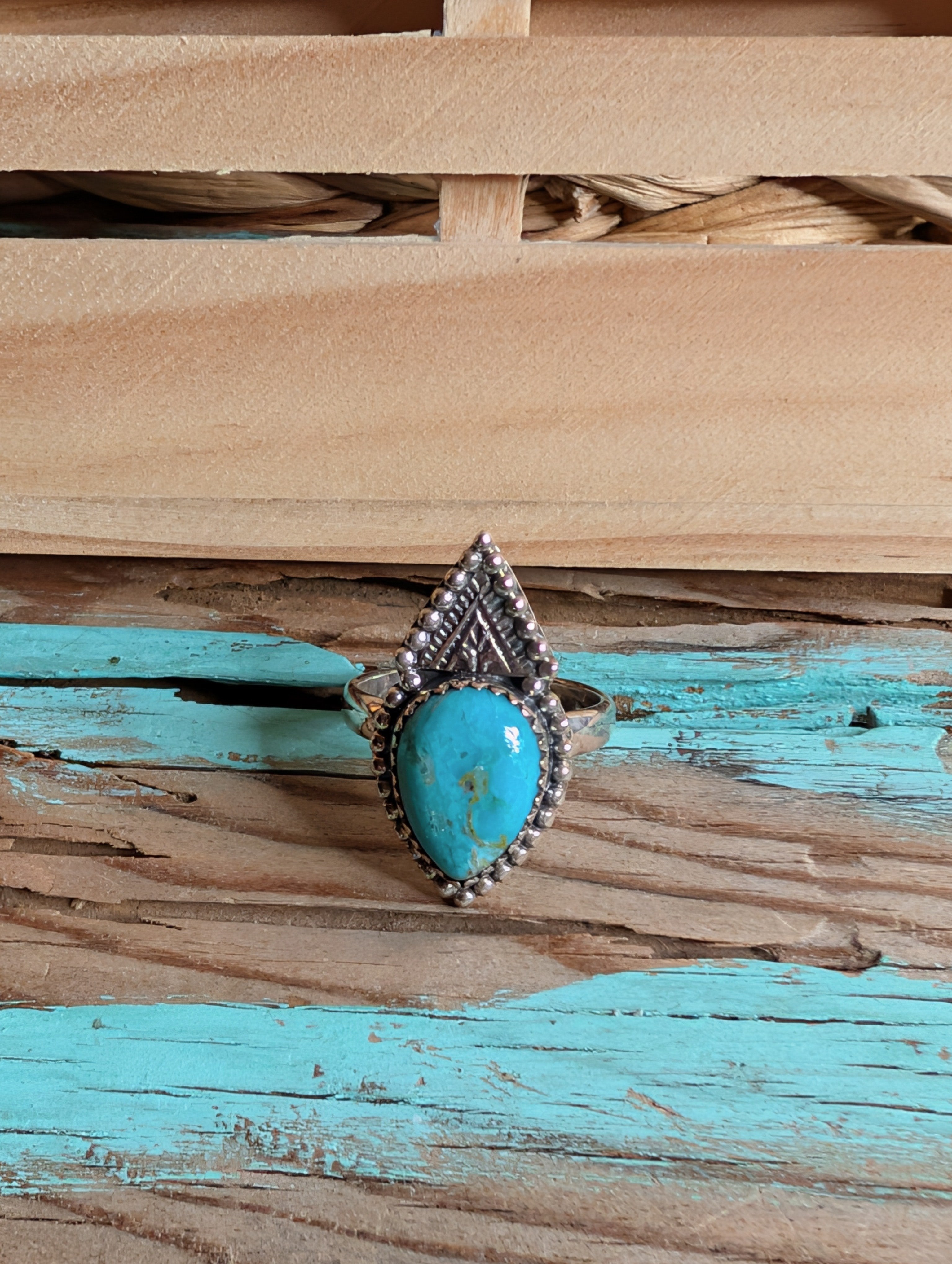 Kingman Turquoise Tear Drop Shaped Ornate Sterling Silver Ring Size 7.5