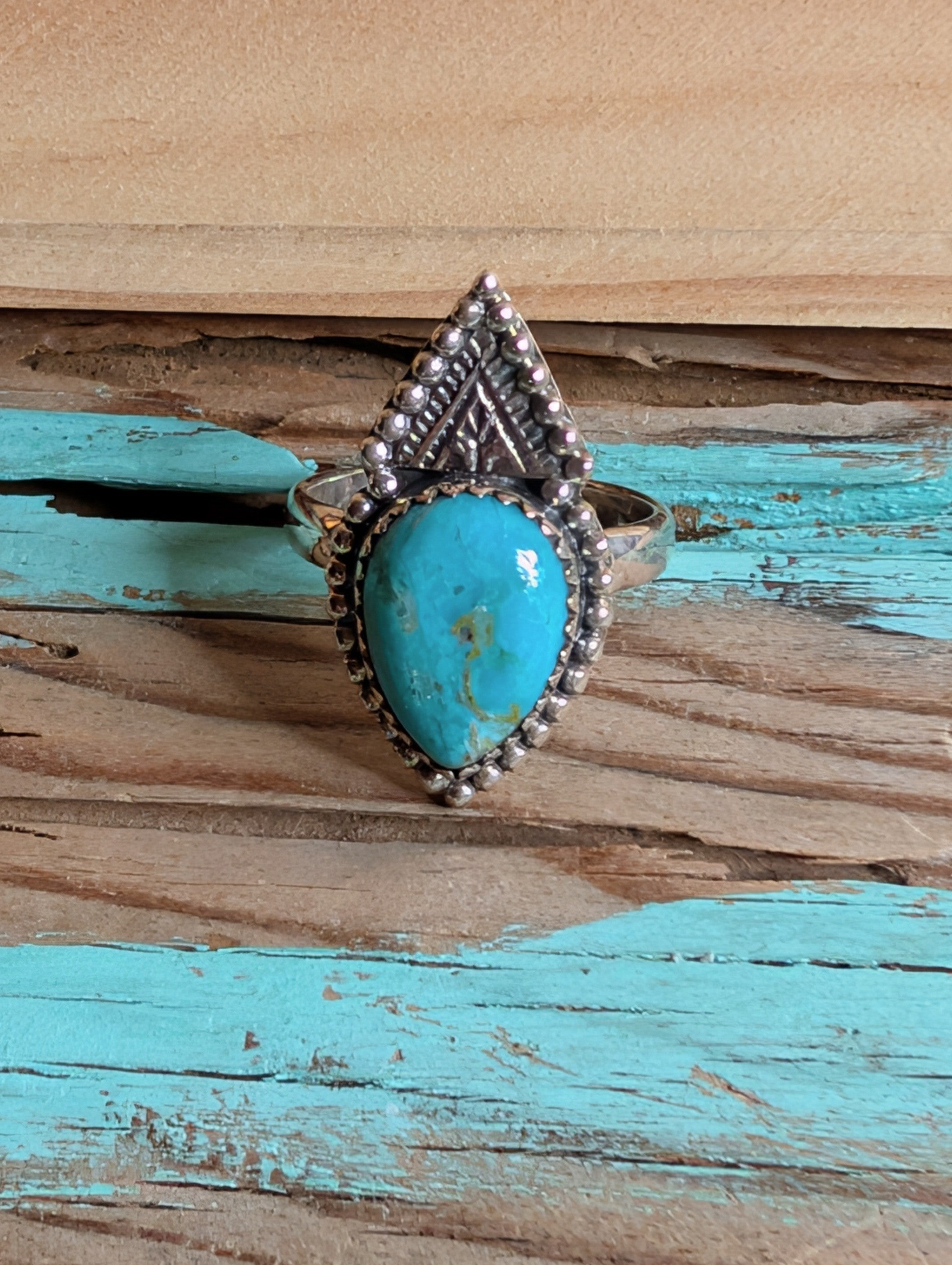 Kingman Turquoise Tear Drop Shaped Ornate Sterling Silver Ring Size 7.5