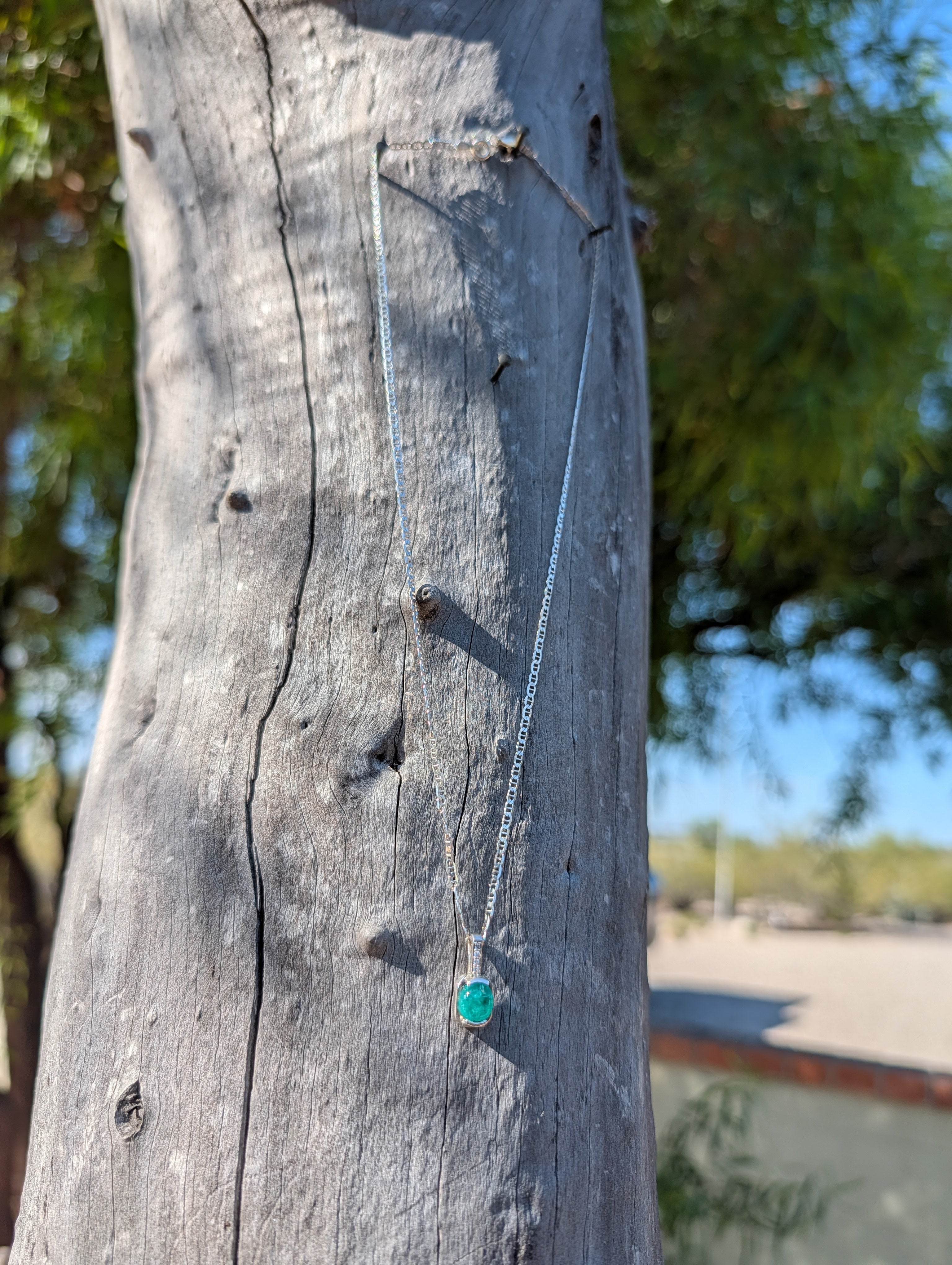 Emerald Necklace in Sterling silver set 6A