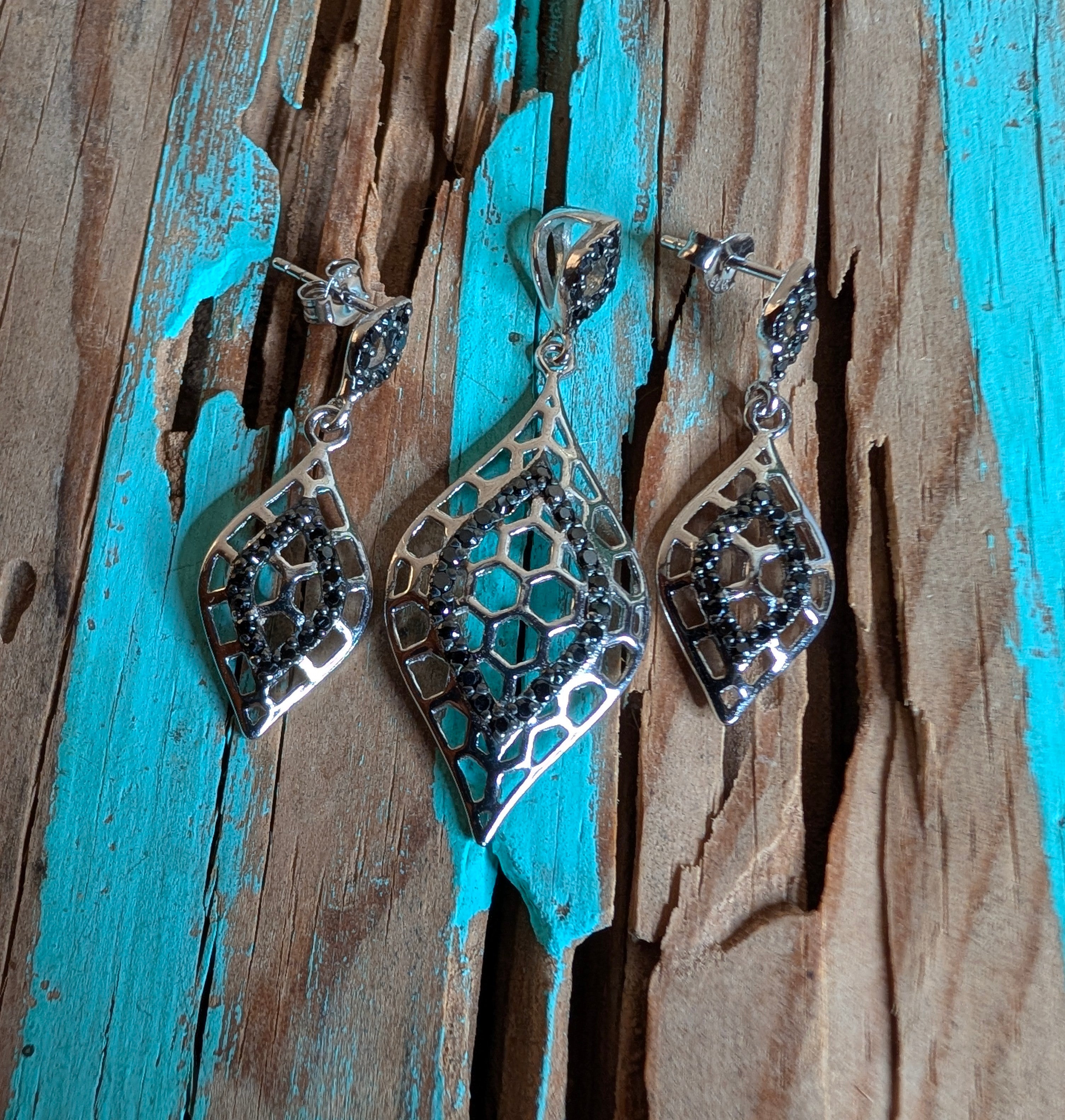 Sterling Silver Black CZ Leaf Shaped Honeycomb Dangle Earrings & Pendant Jewelry Set