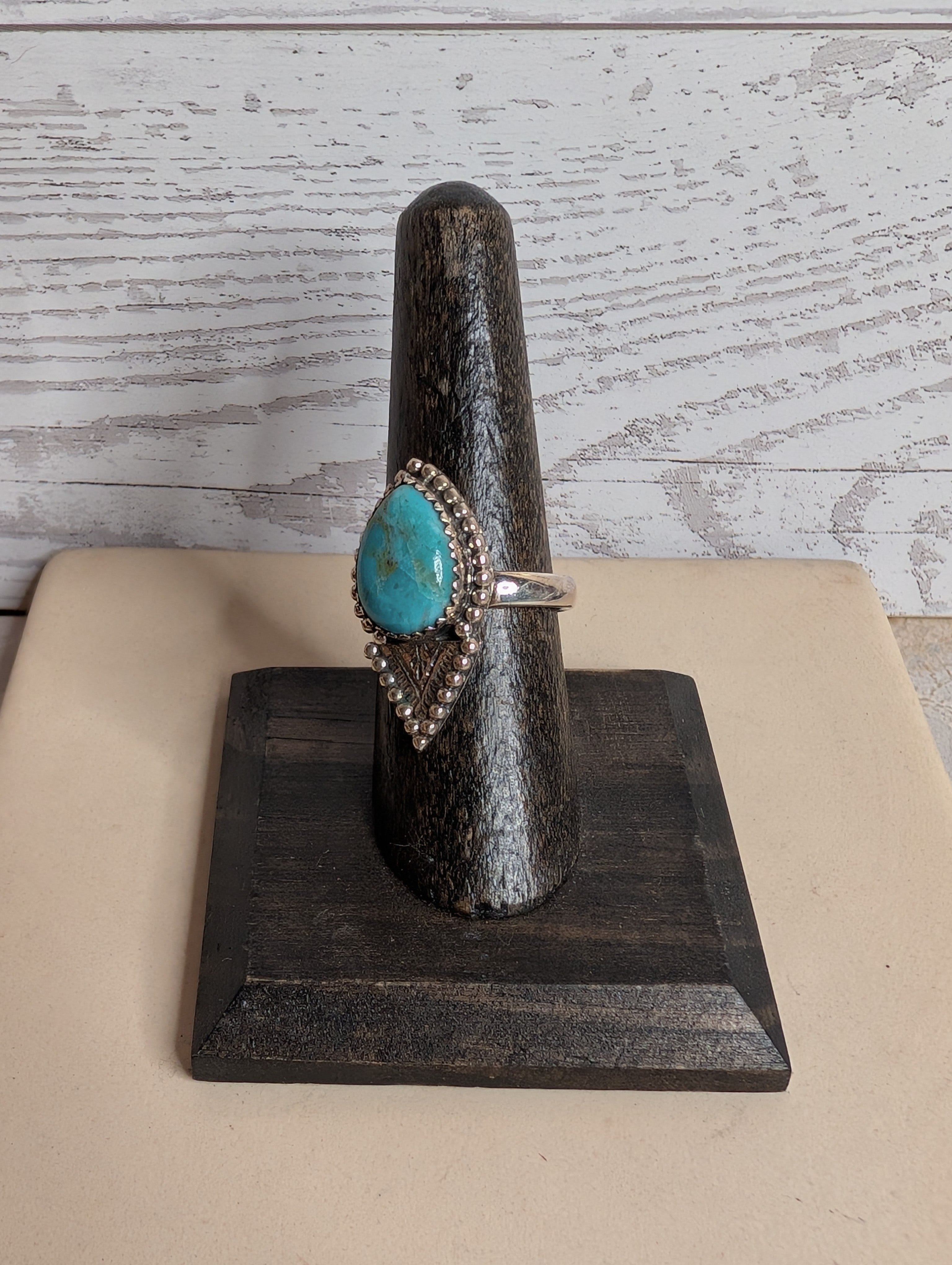 Kingman Turquoise Tear Drop Shaped Ornate Sterling Silver Ring Size 7.5