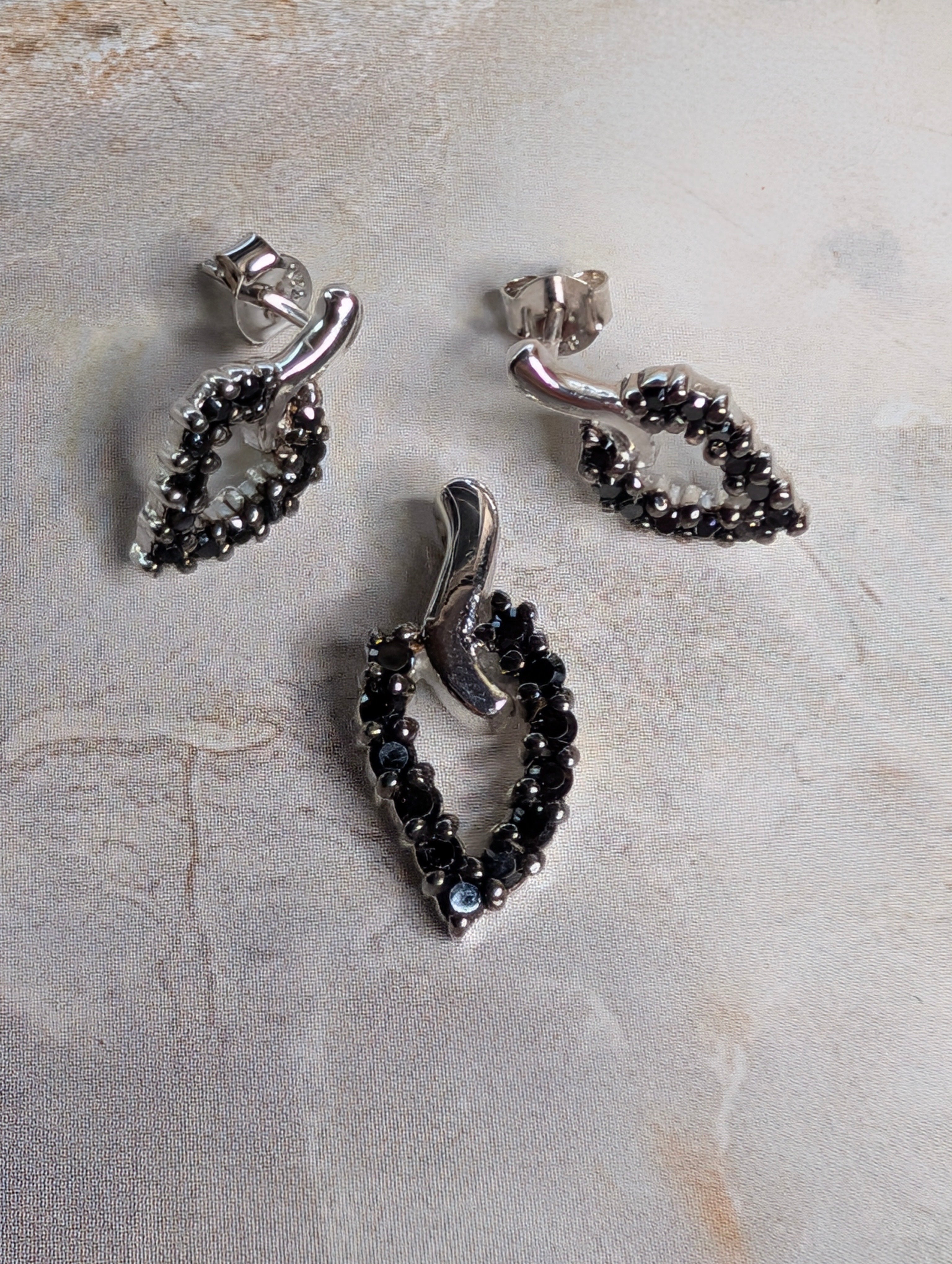 Sterling Silver Black CZ Leaf Shaped Earrings & Pendant Jewelry Set