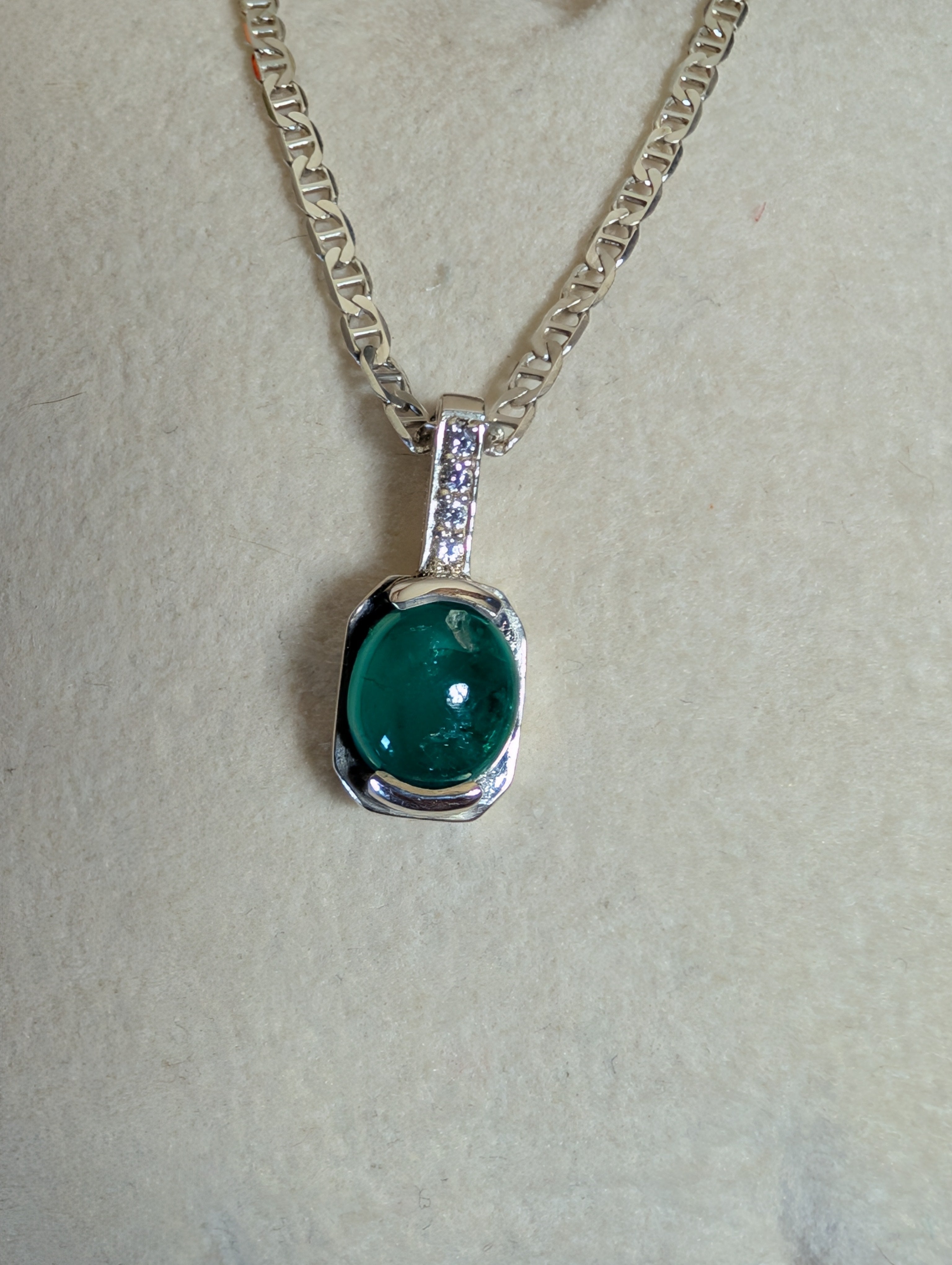 Emerald Necklace in Sterling silver set 6A