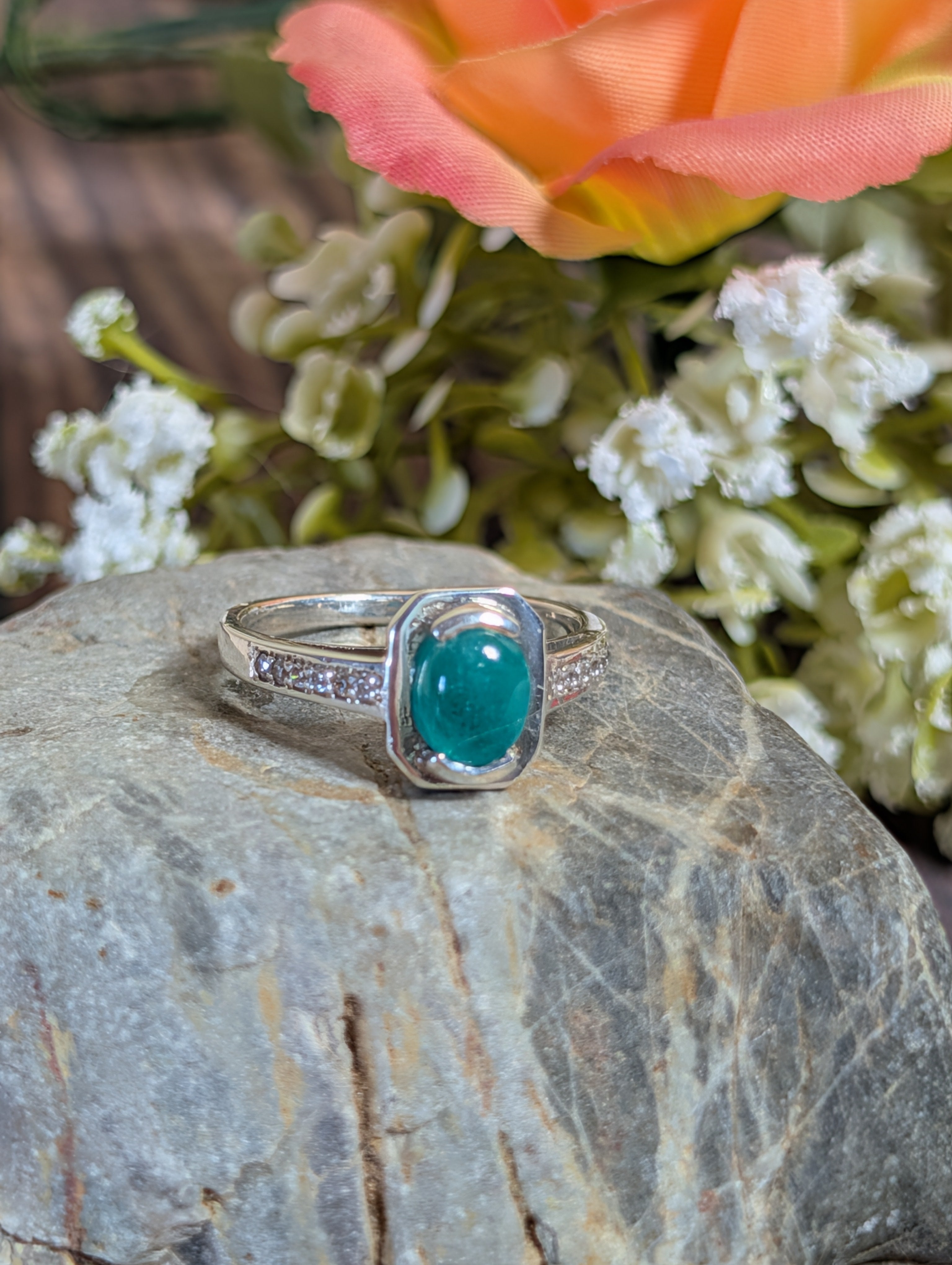 Emerald Ring in Sterling silver set 6C Size 7.75