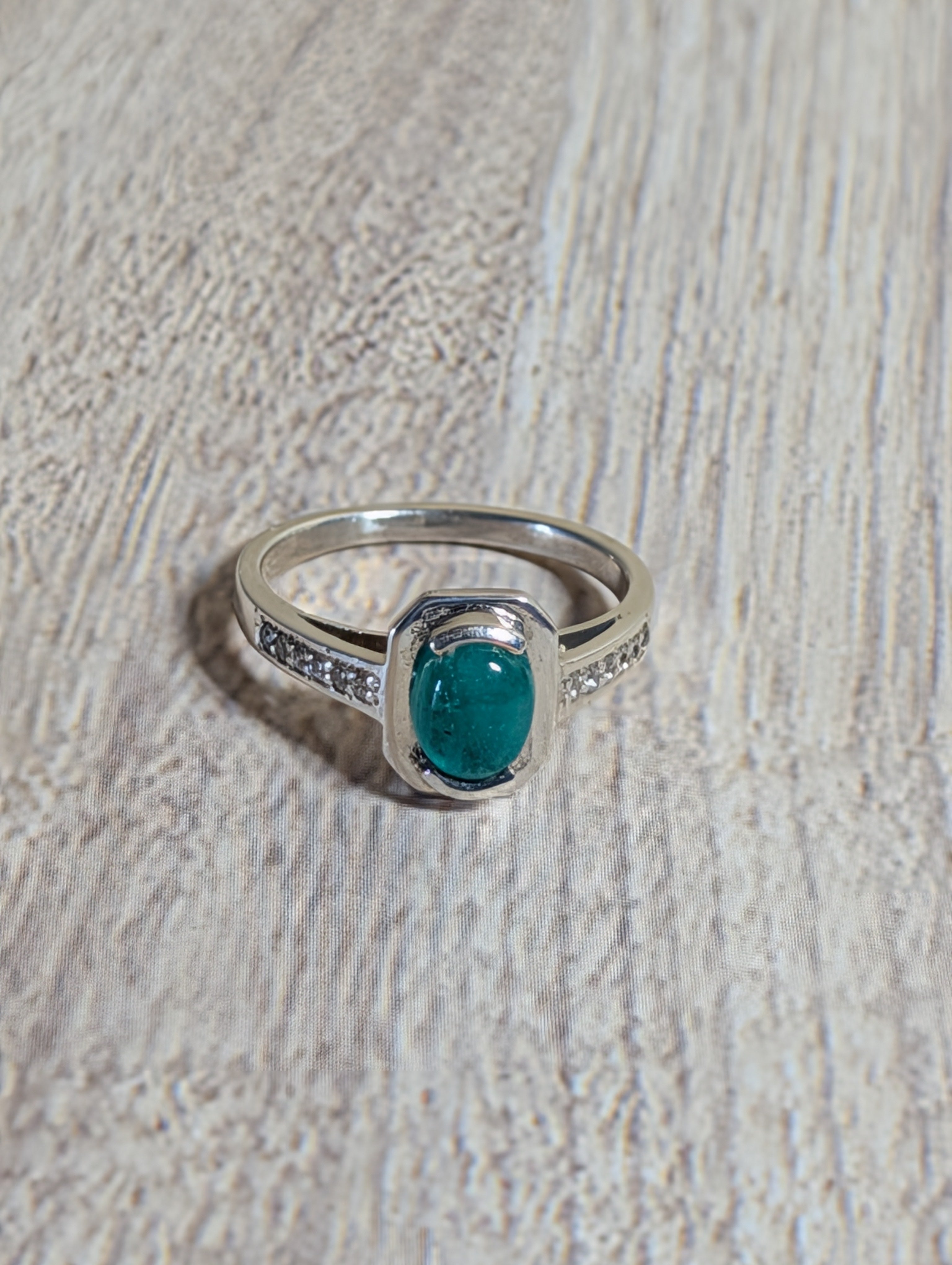 Emerald Ring in Sterling silver set 6C Size 7.75