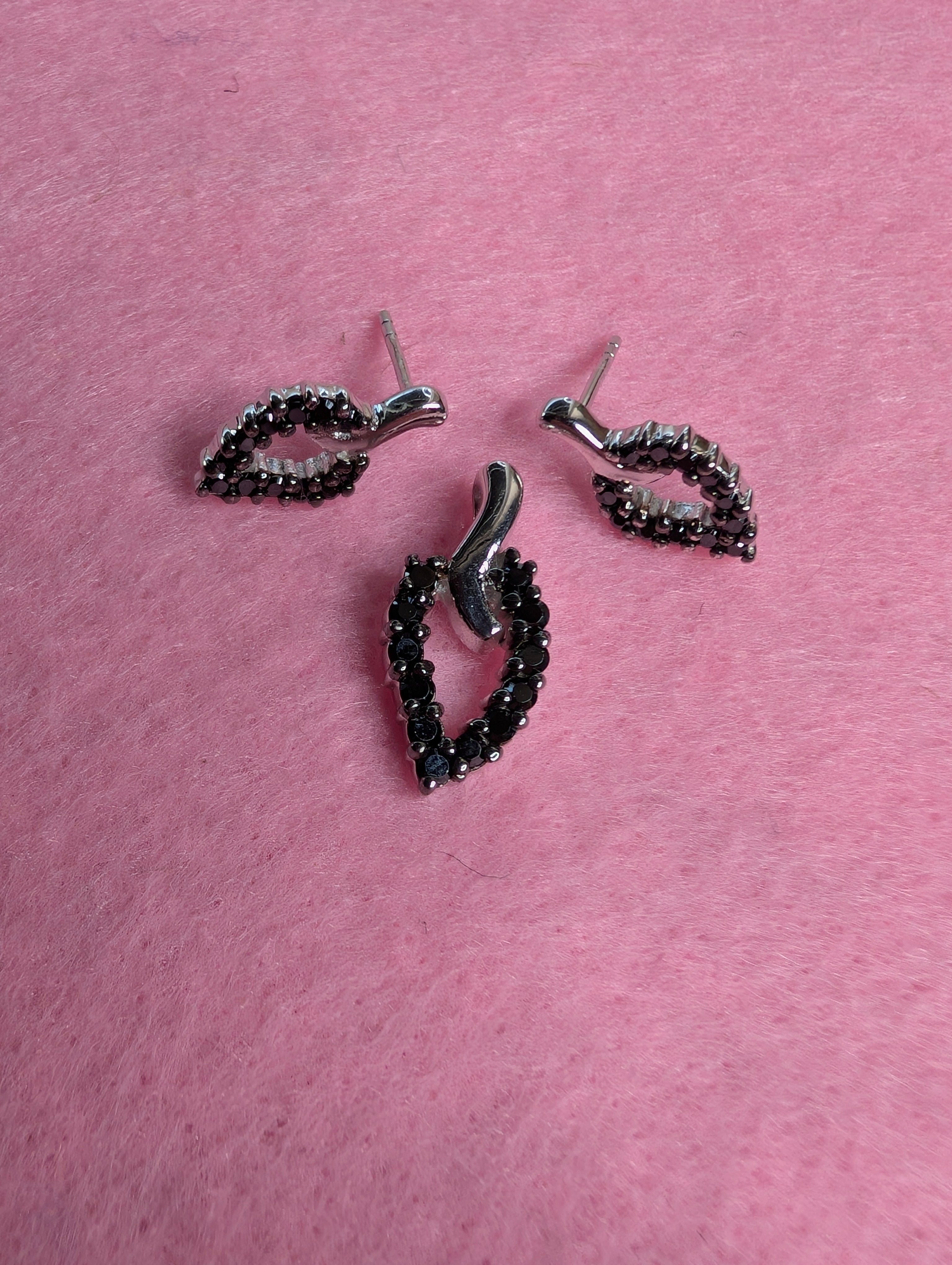 Sterling Silver Black CZ Leaf Shaped Earrings & Pendant Jewelry Set