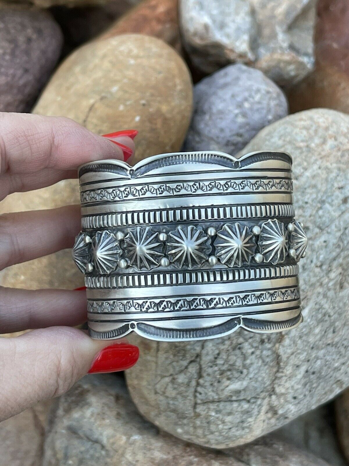 Incredibile Navajo Tribal Power Sterling Silver Cuff Bracelet