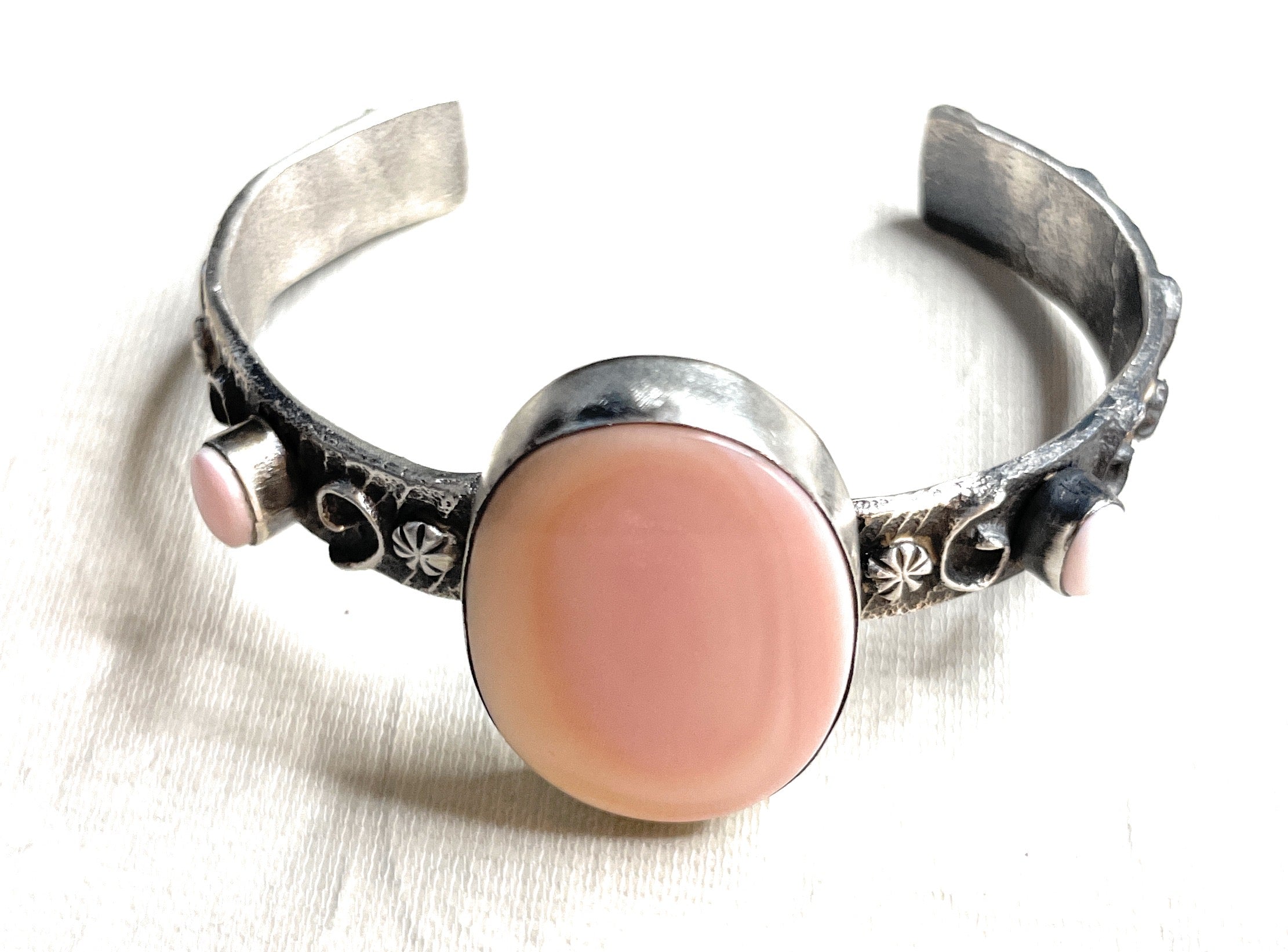 Navajo Pink Conch & Sterling Silver Tufa Cast Cuff Bracelet Signed